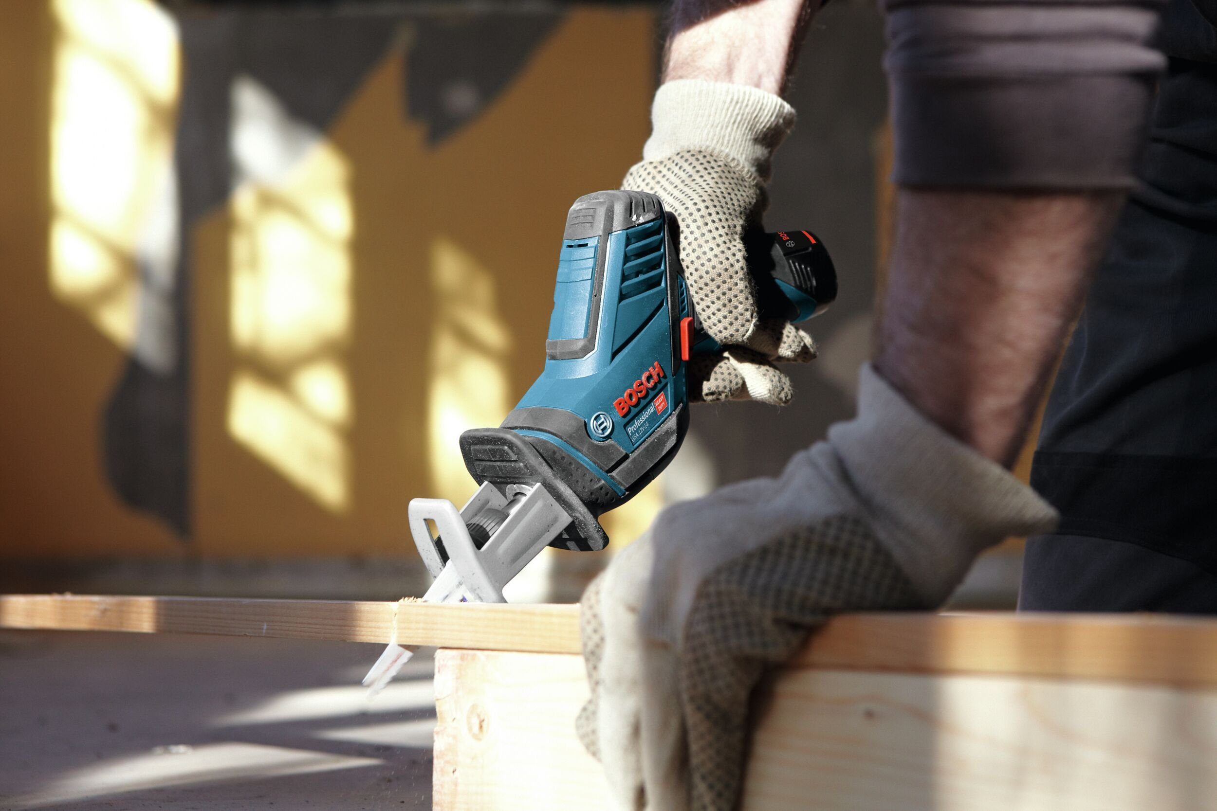 Bosch Professional Akku-Säbelsäge GSA 12V-14, Mit 2x Akku 3 Ah - in L-BOXX 102