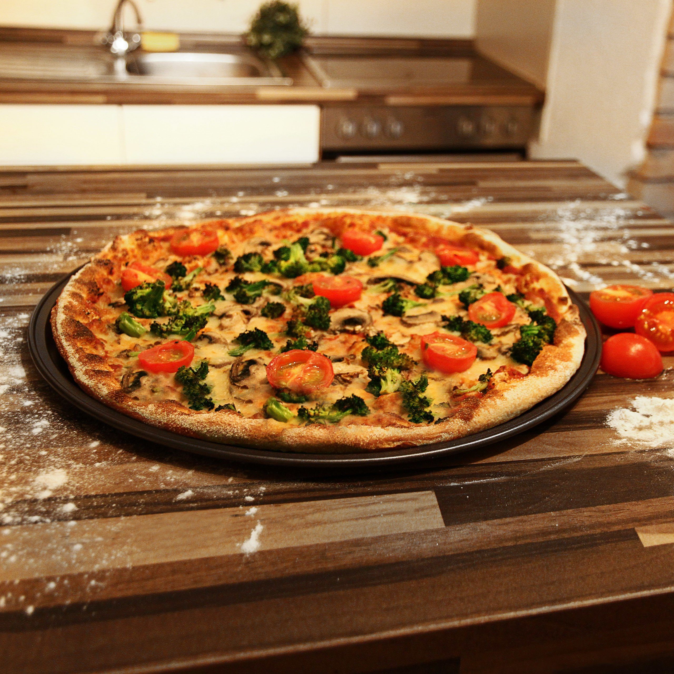 relaxdays Pizzablech rund 4er Set, Stahl