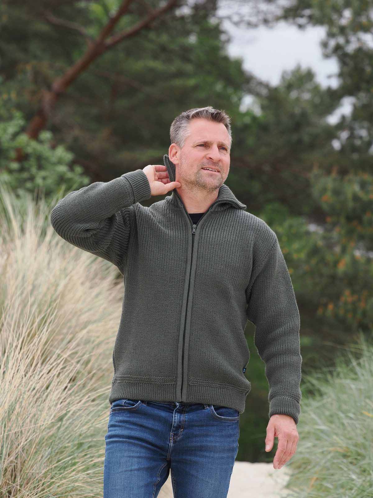 Blauer Peter Strickjacke aus Merino mit Troyerkragen und Reißverschluß