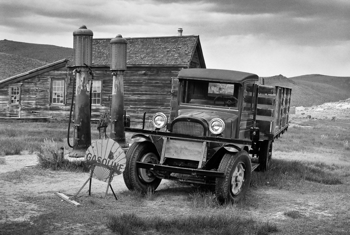 Fototapete Altes Auto Schwarz & Weiß