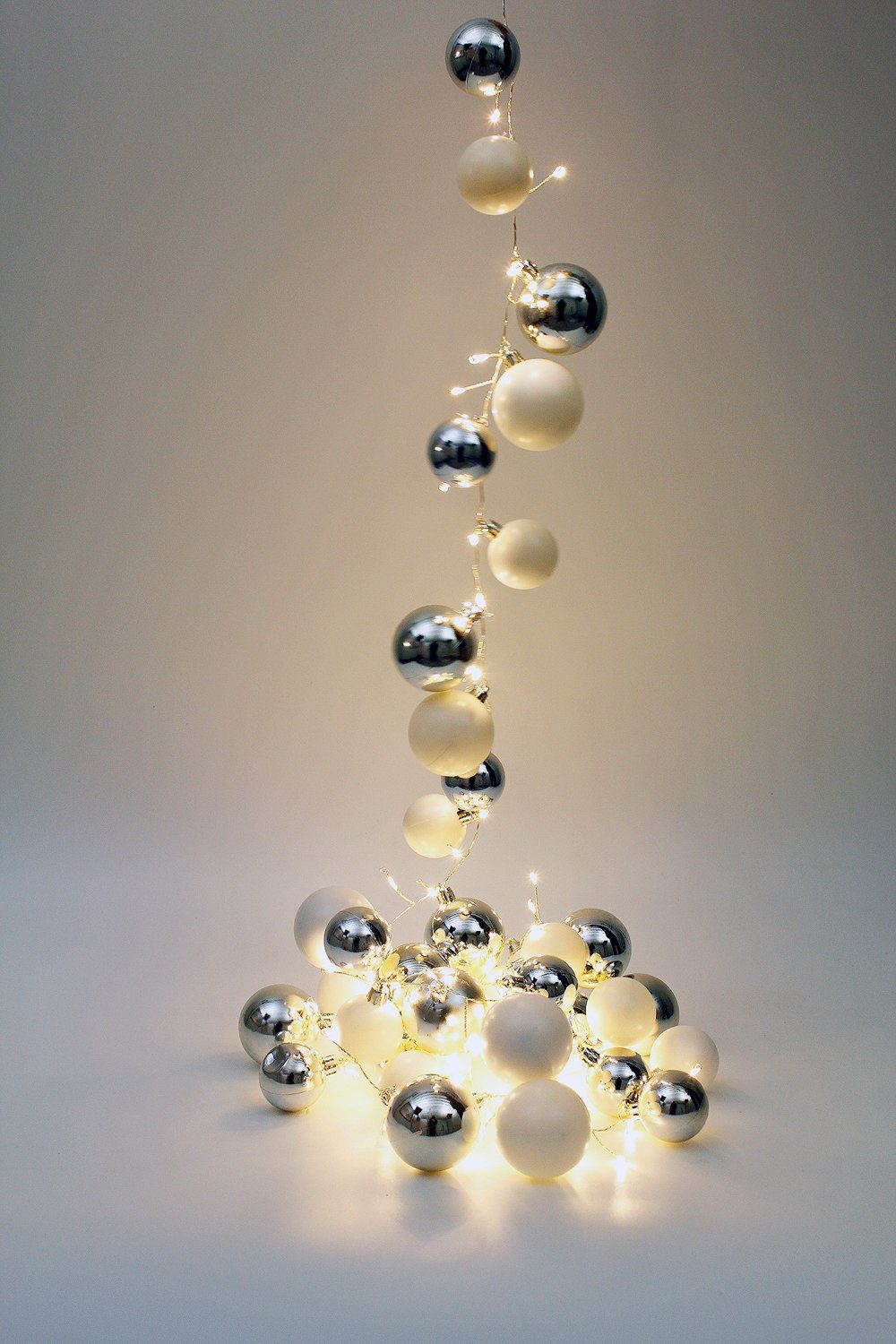 Arnusa LED-Girlande mit Kunststoffkugeln, Weihnachtsdekoration Lichterkette