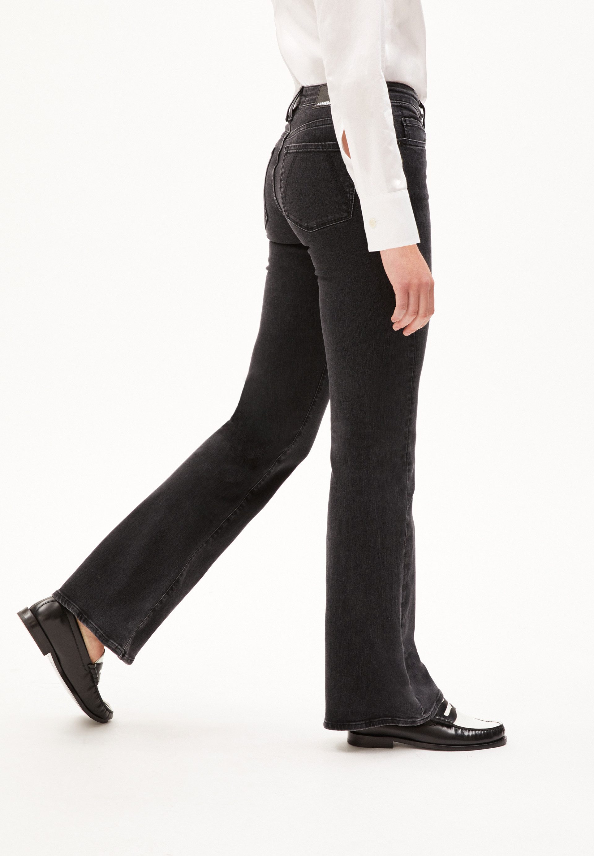 Armedangels Slim-fit-Jeans ANAMAA Flared Jeans Bio-Baumwoll Mix X-Stretch (X-Stretch) Mid waist