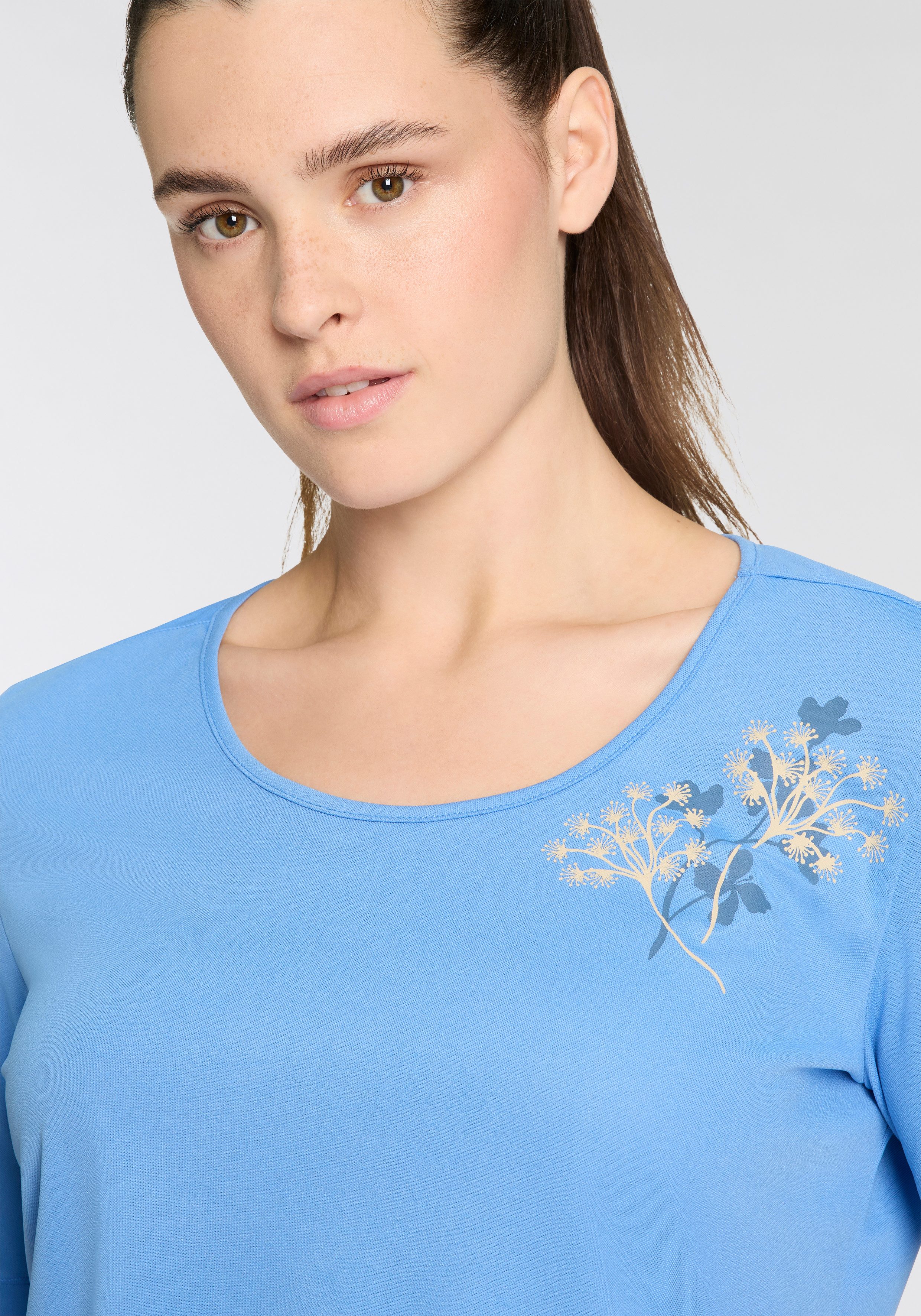 Maier Sports T-Shirt Kurzarm, mit Rundhalsausschnitt, atmungsaktiv, schnell trocknend – Bild 4 von 5