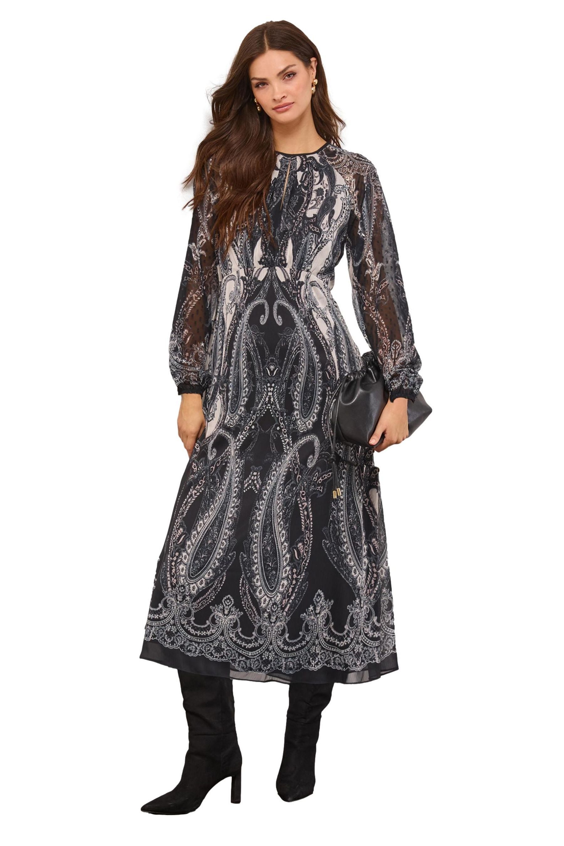 Midikleid Lipsy Midikleid mit langen Ärmeln, Kurzgröße