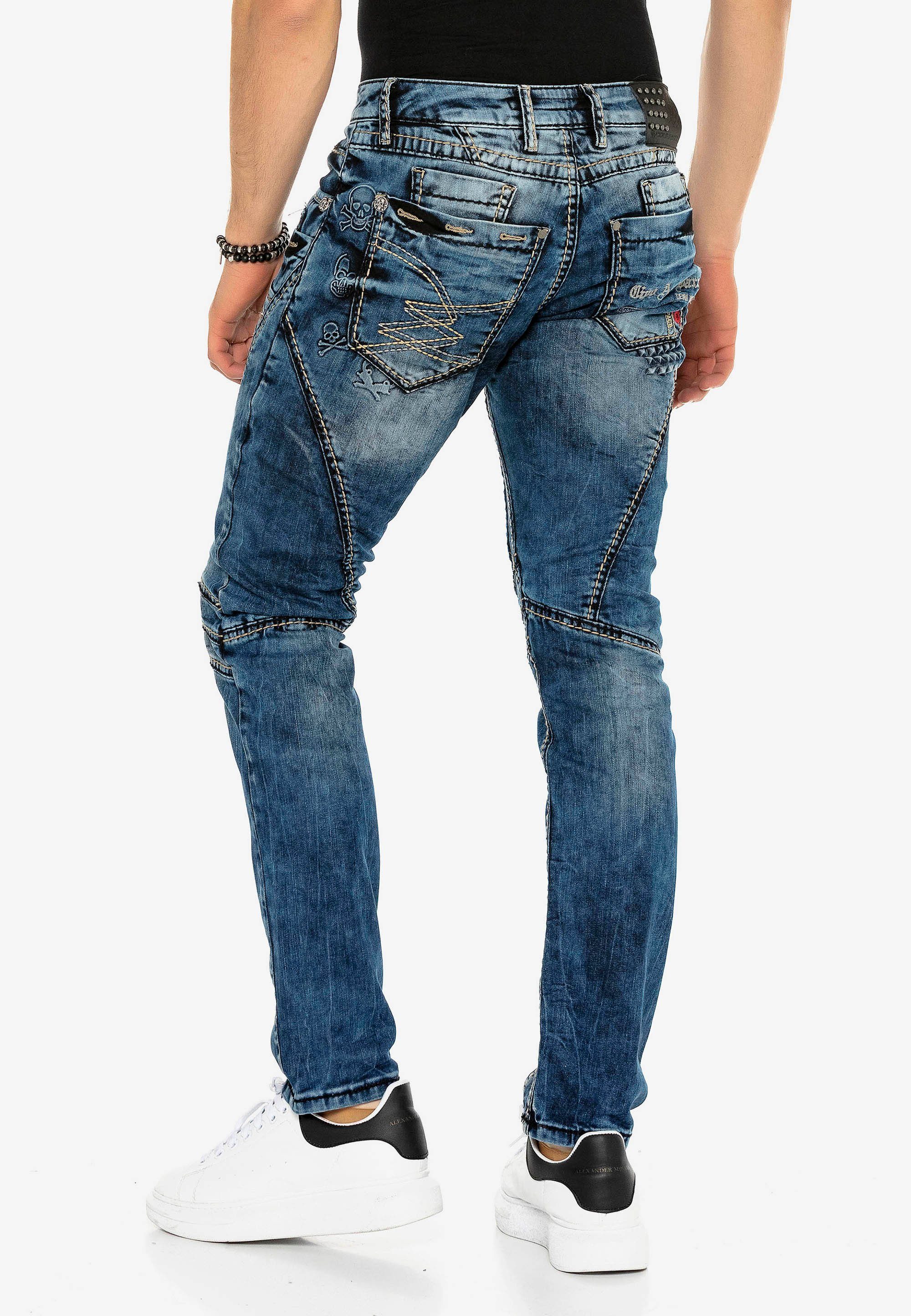 trendigen & in Jeans Bequeme mit Cipo Baxx Ziernähten Straight-Fit