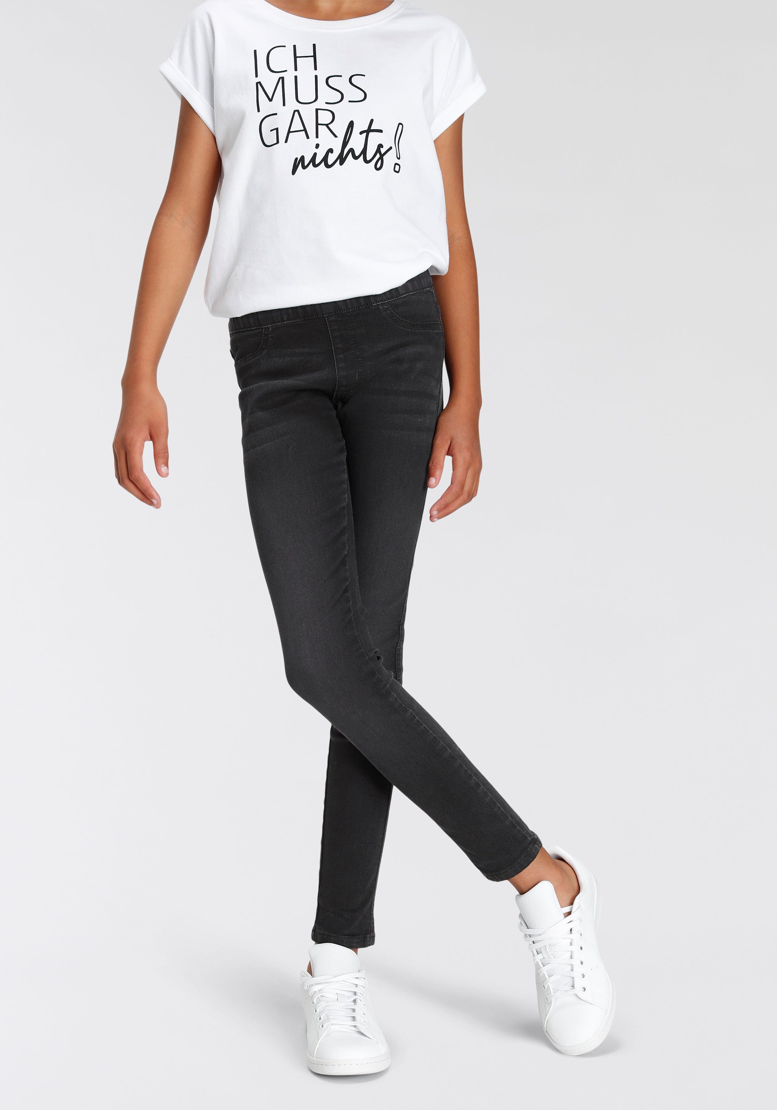 KIDSWORLD Jeansjeggings, Stetch-Jeans mit schmalem Bein schmale Passform, abgesteppter Beinabschluss, niedrige Leibhöhe. Reduzierter Preis € 18,89. Unverbindliche Preisempfehlung € 26,99, (€ 18,89 pro 1 Stk)