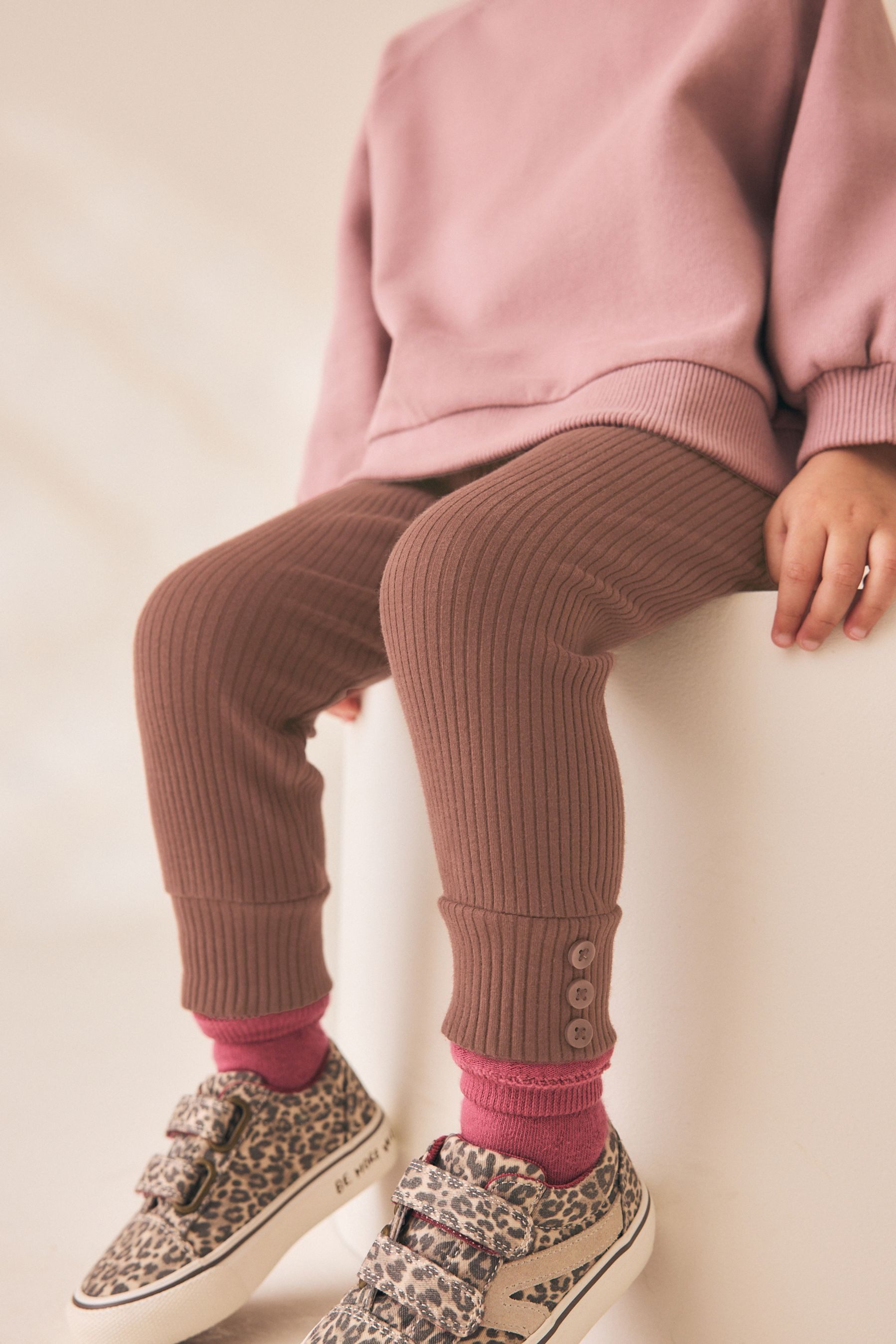 Next Leggings Gerippte Leggings mit Knöpfen und Bündchen (1-tlg)