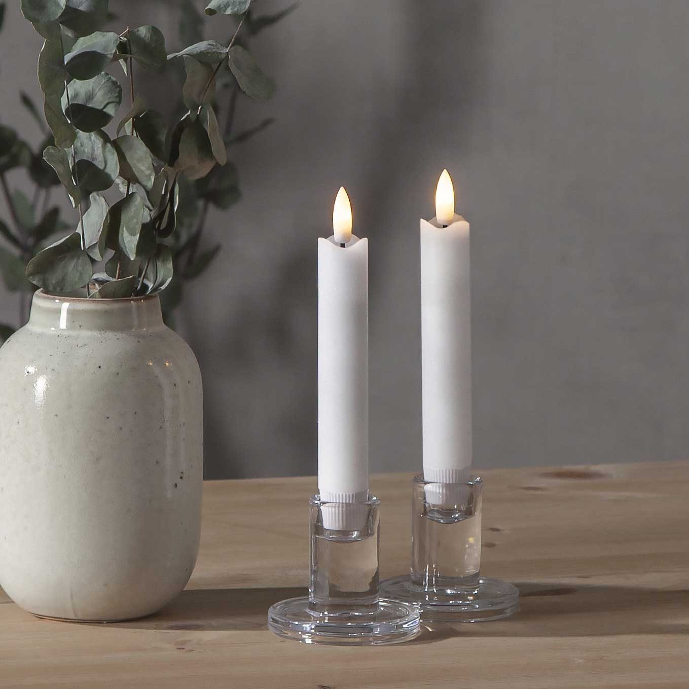 STAR TRADING LED-Kerze Flamme (Set, 2-tlg), 2 LED Stabkerzen weiß 15cm Echtwachs 6/18h Timer 200h