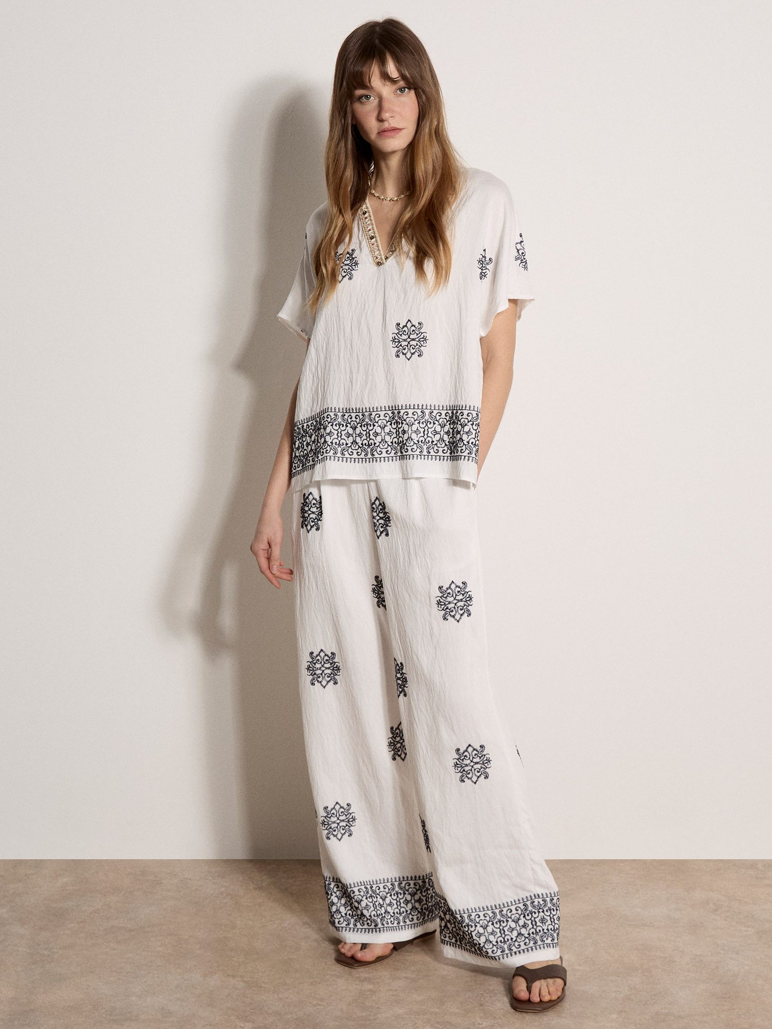 Apricot Spitzenbluse Bluse mit Paisley-Perlenmuster . mit Stickerei