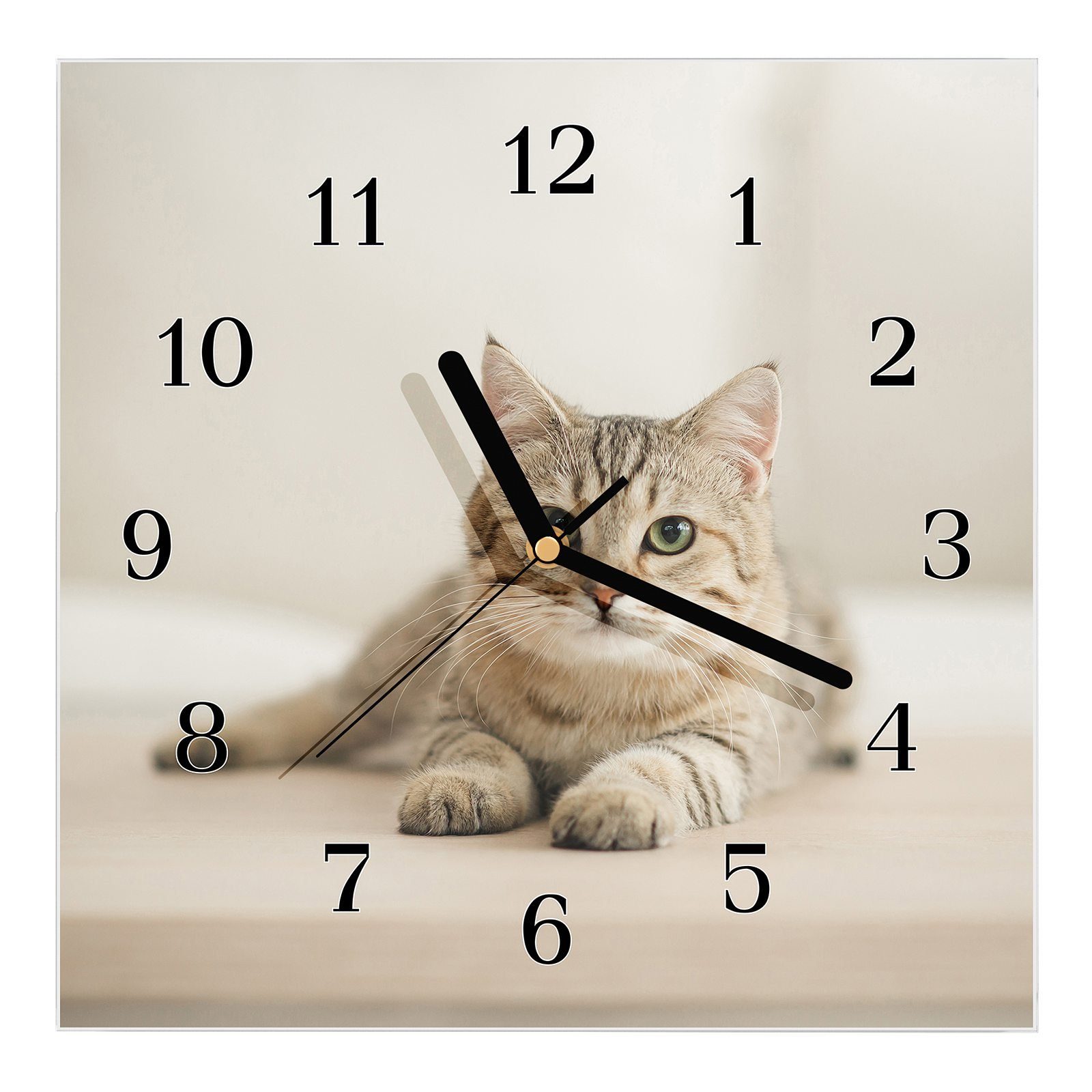 Primedeco Wanduhr Glasuhr Wanduhr Wandkunst Größe 30 x 30 cm mit Motiv Katze liegend