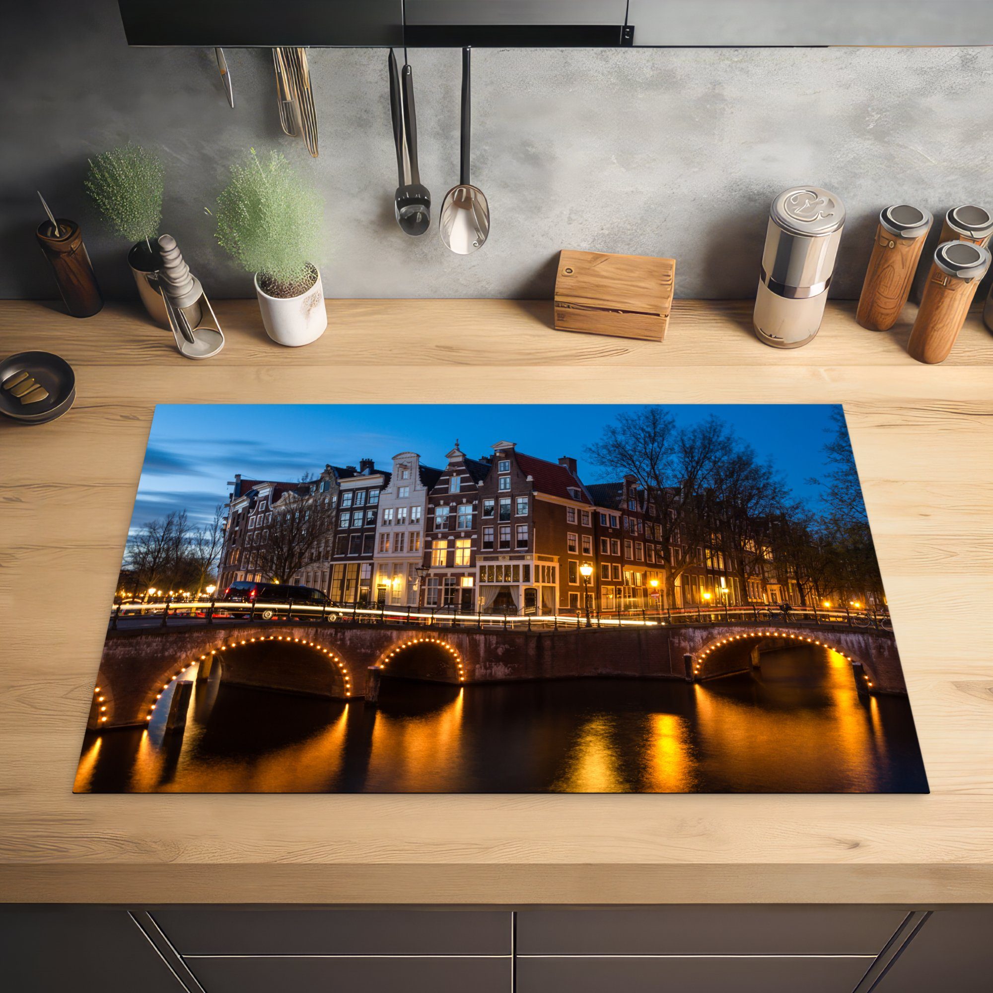 Schutz die 81x52 Ceranfeldabdeckung Vinyl, Herdblende-/Abdeckplatte MuchoWow küche, (1 Die Induktionskochfeld Amsterdam bei für tlg), Nacht, cm, Keizersgracht in