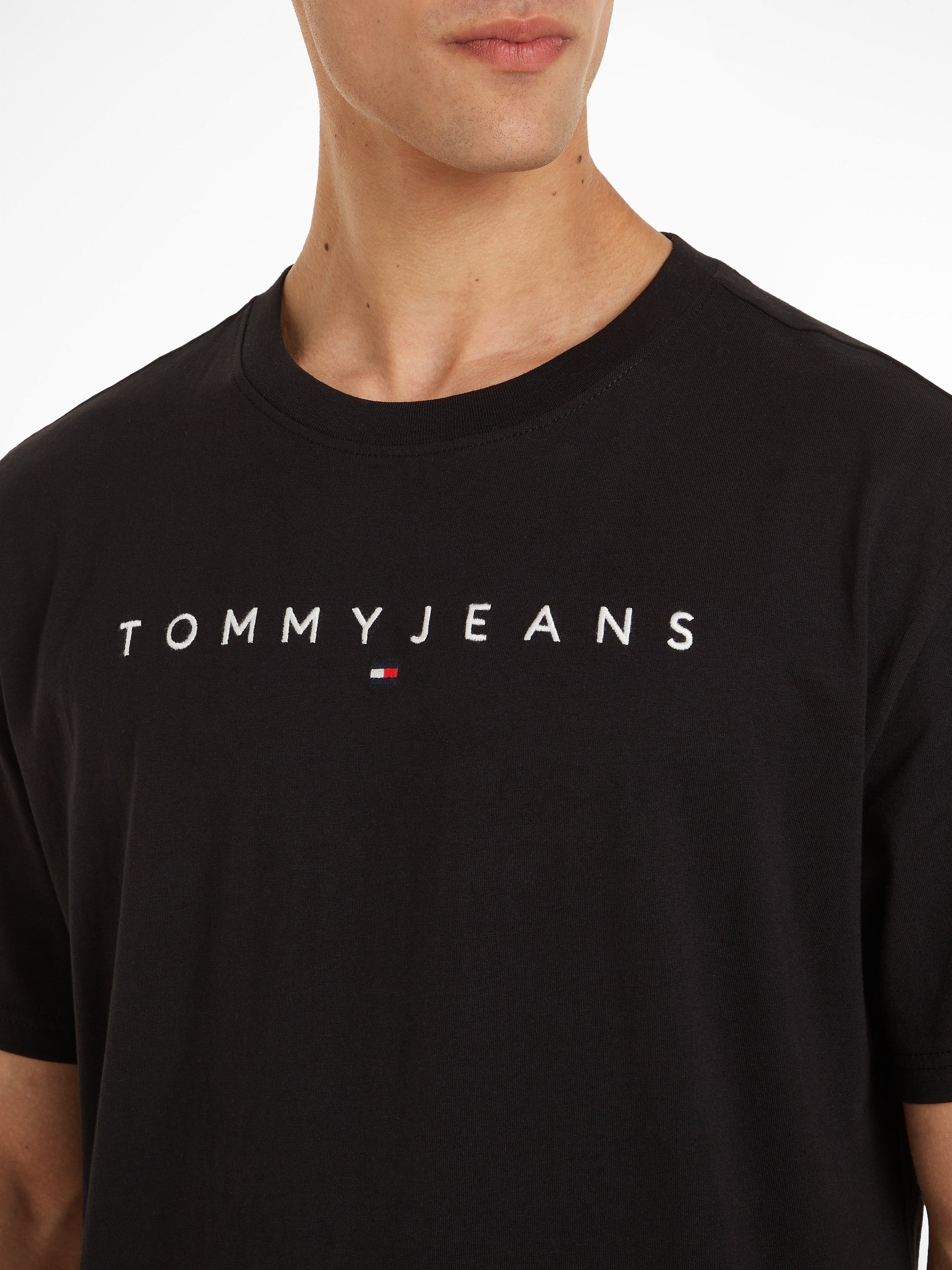 Tommy Jeans Plus Jeans REG TEE LOGO Logo-Schriftzug T-Shirt TJM LINEAR EXT Black mit Tommy