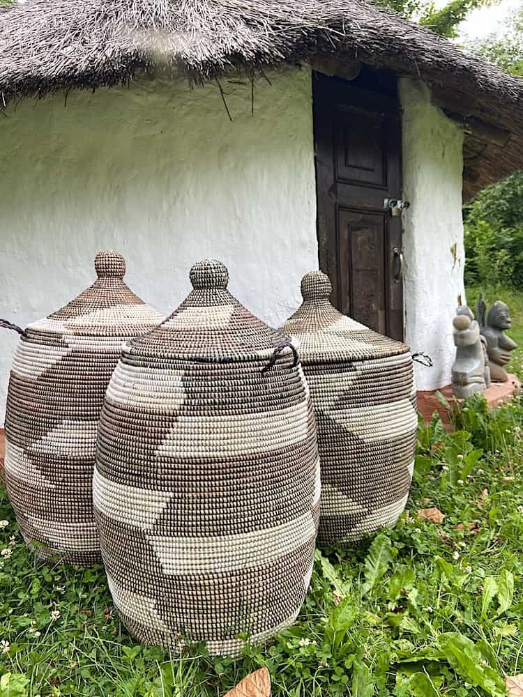 Wäschekorb Wäschekorb Senegal S - Zick Zack - Braun/Weiß, Handgeflochtener Wäschekorb aus traditionellem Kunsthandwerk