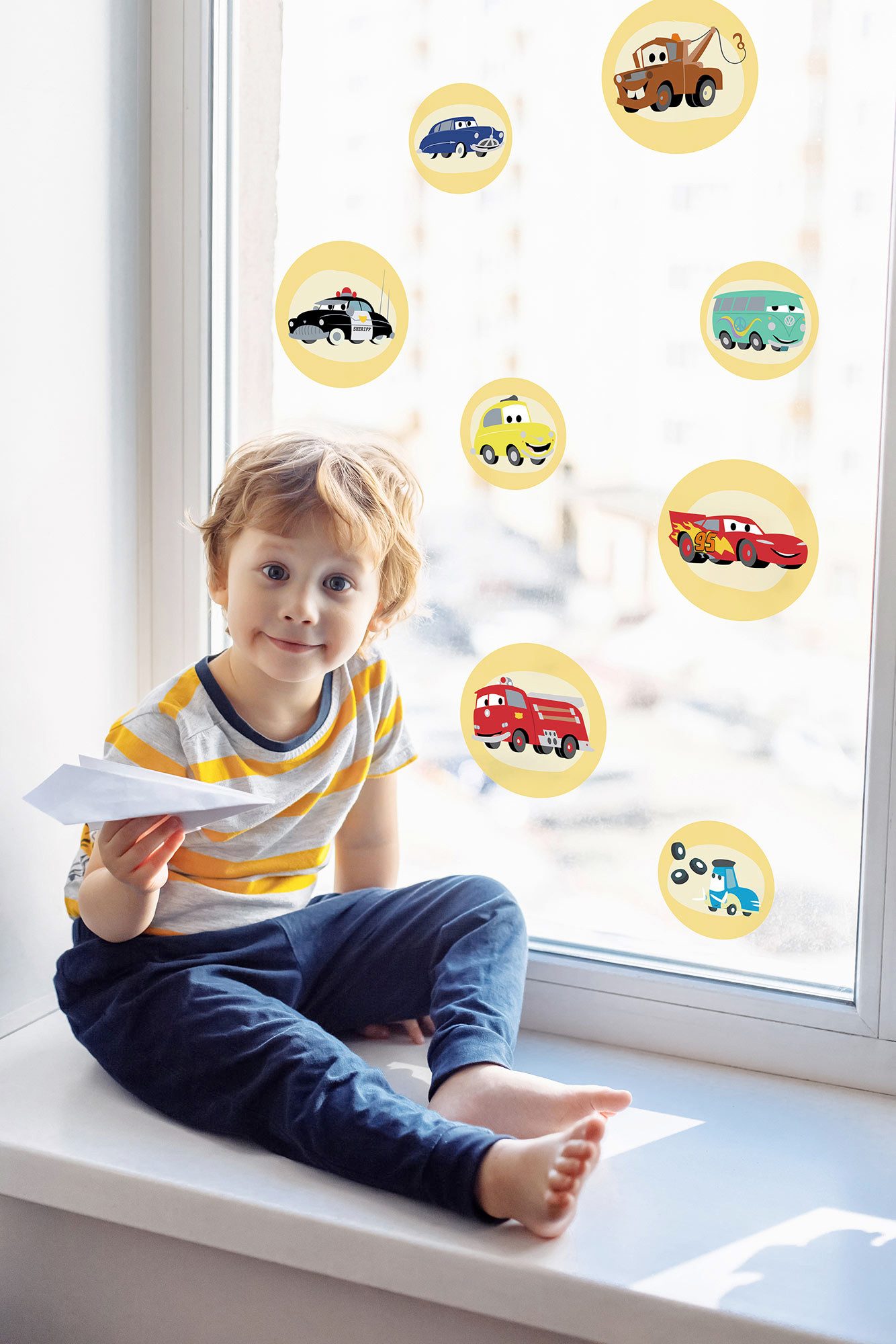 Komar Fensterbild Fenstersticker - Cars Ka-Chow - Größe 30 x 30 cm, 35 x 30 cm, 2 Bogen