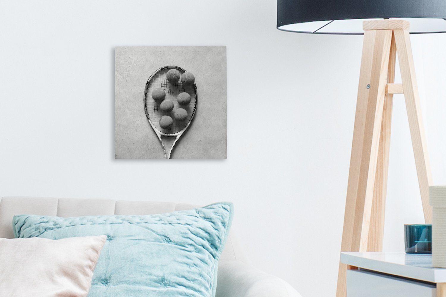 OneMillionCanvasses® Leinwandbild Tennisschläger mit und schwarz Tennisbällen St), (1 Schlafzimmer Wohnzimmer vielen Leinwand für Bilder - weiß