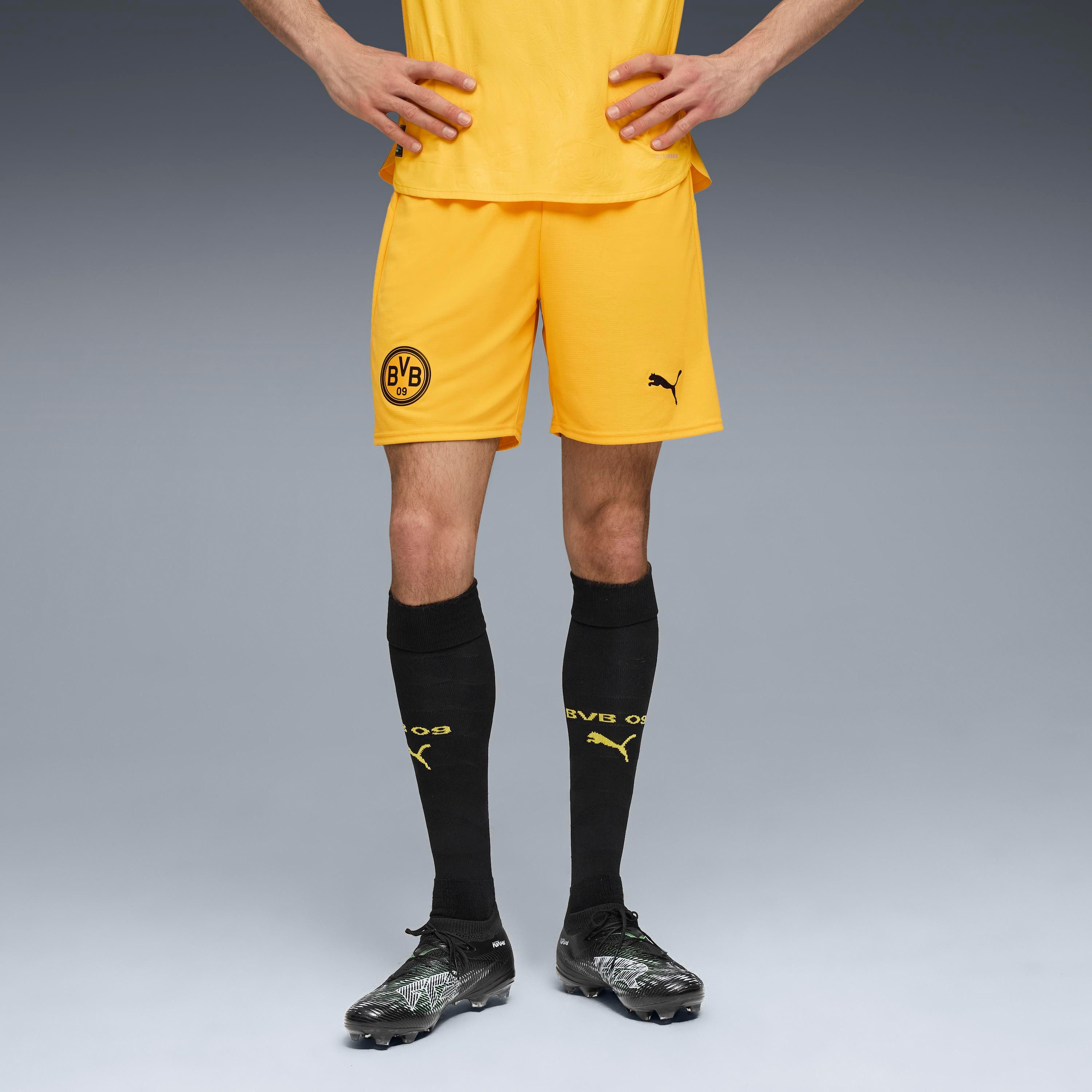 PUMA Trainingsshorts BVB SHORTS REPLICA für Fußball, aus atmungsaktivem Material, mit DryCELL-Technologie