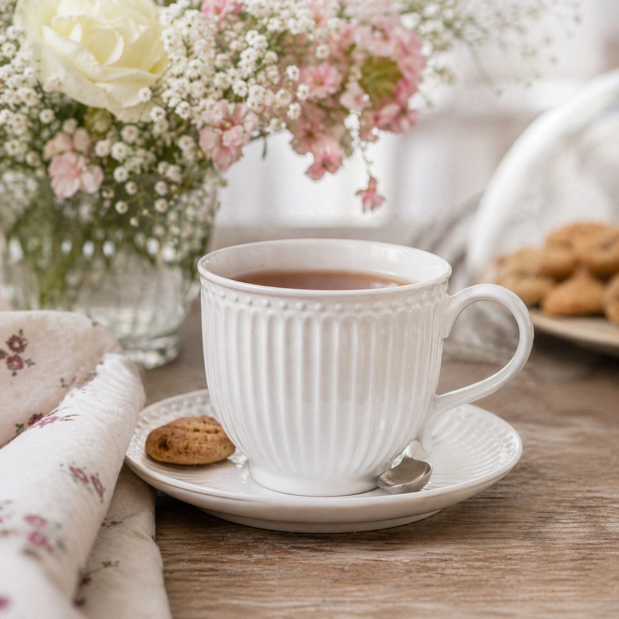 Greengate Tasse GreenGate Tasse mit Untertasse Alice Weiß