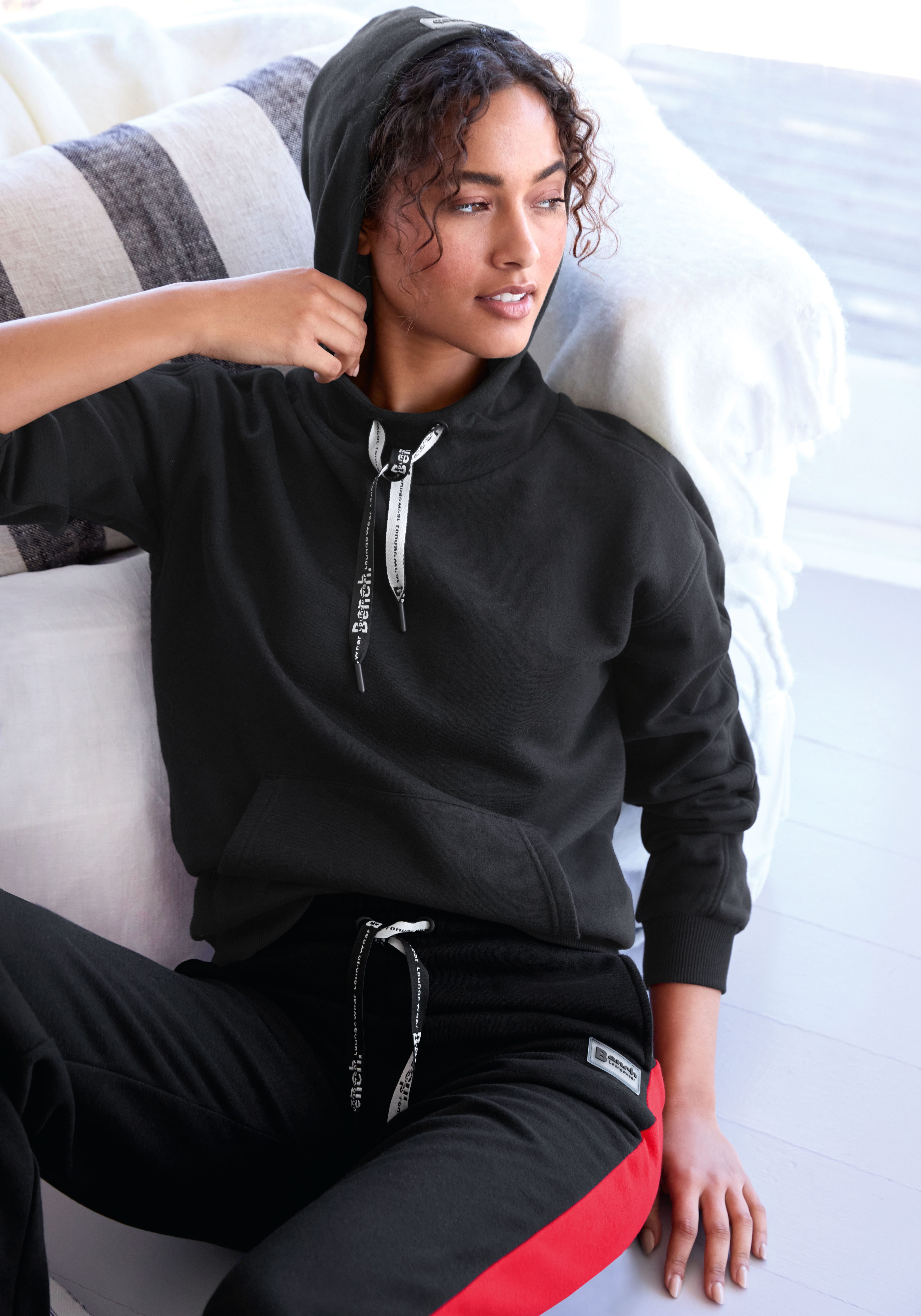 Bench. Loungewear Kapuzensweatshirt mit Kängurutasche, Loungewear