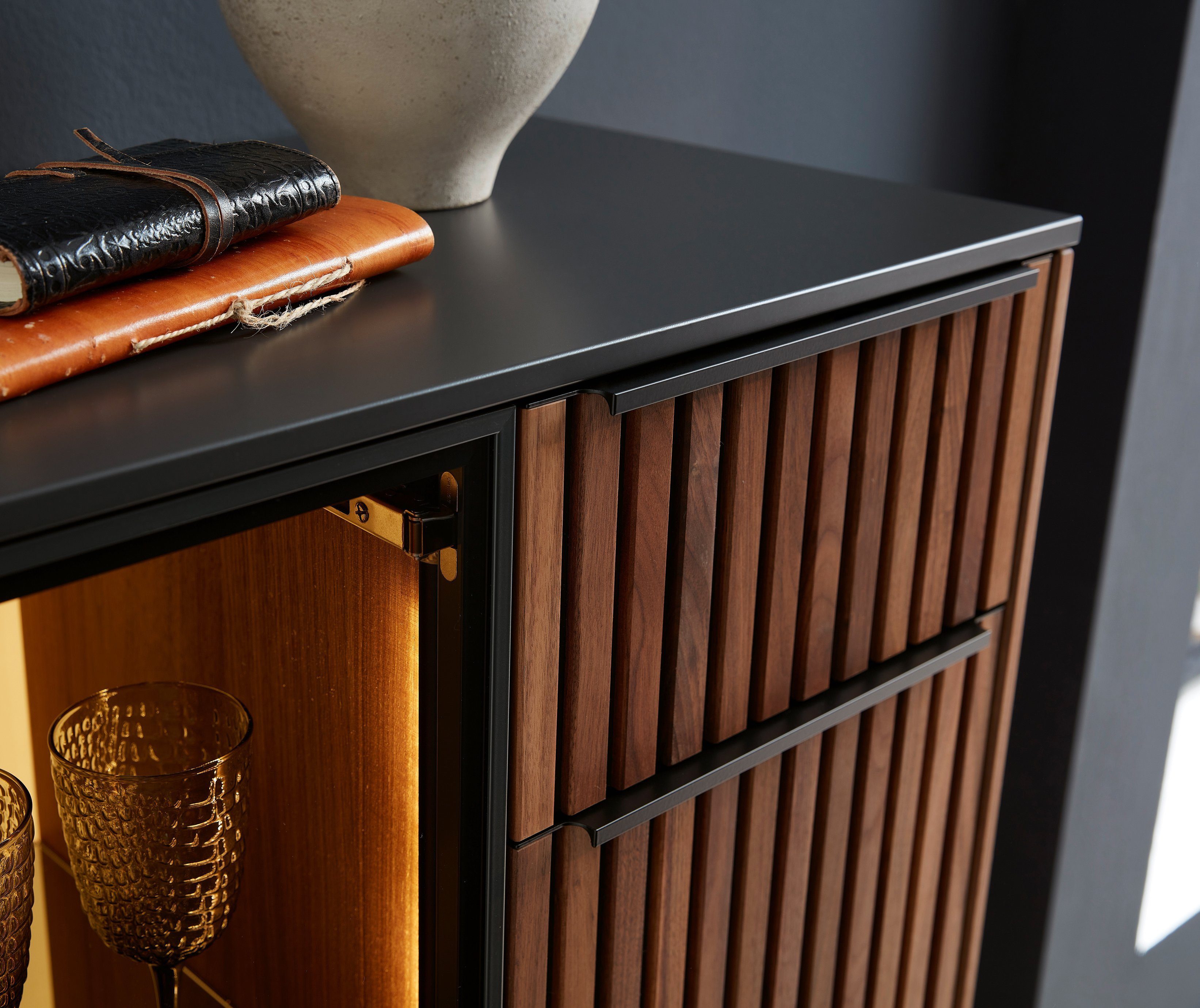 hibitaro Highboard in Lamellenoptik