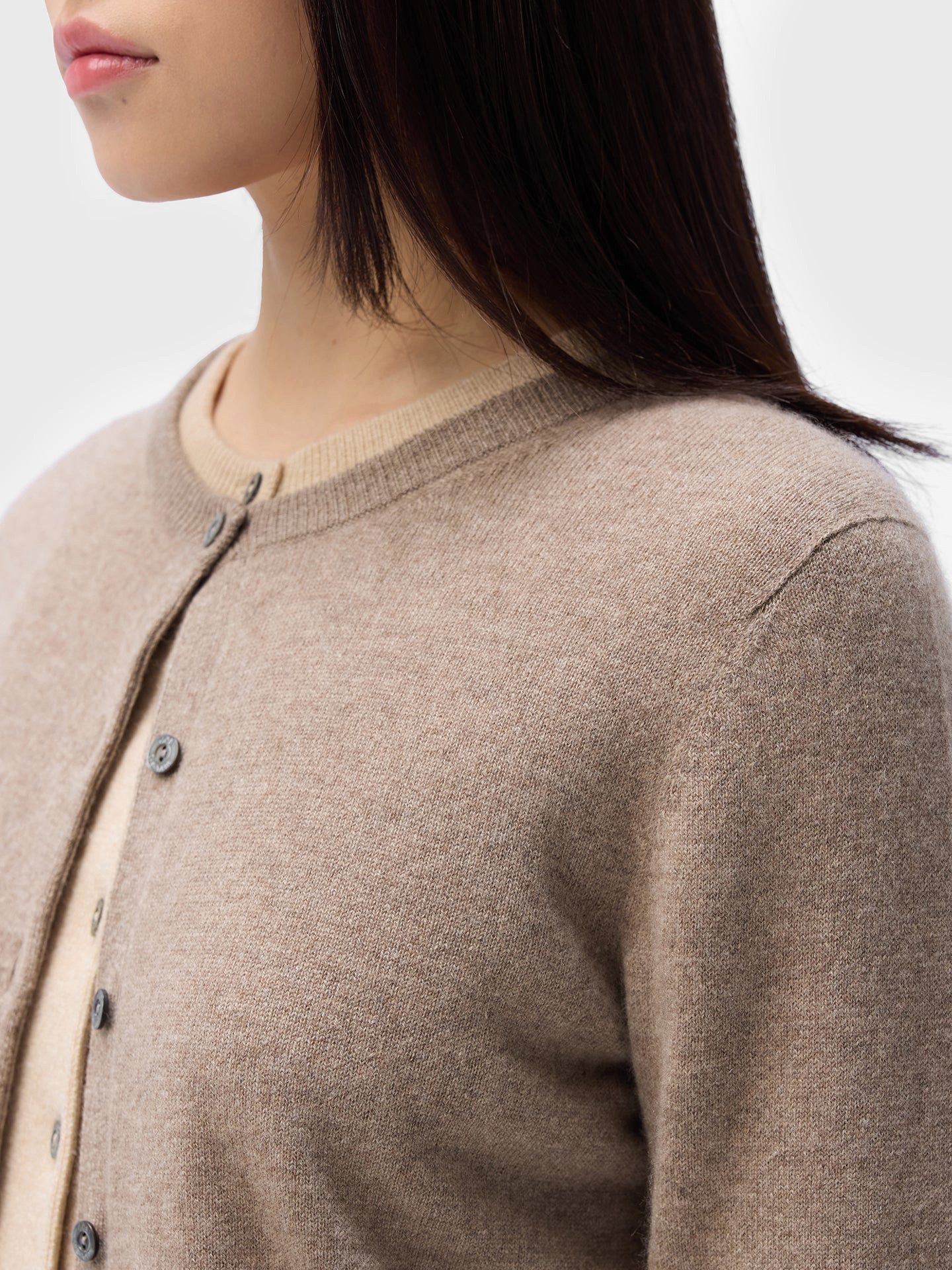 GOBI Cashmere Cardigan Kaschmir Strickjacke mit R-Ausschnitt und Knöpfen