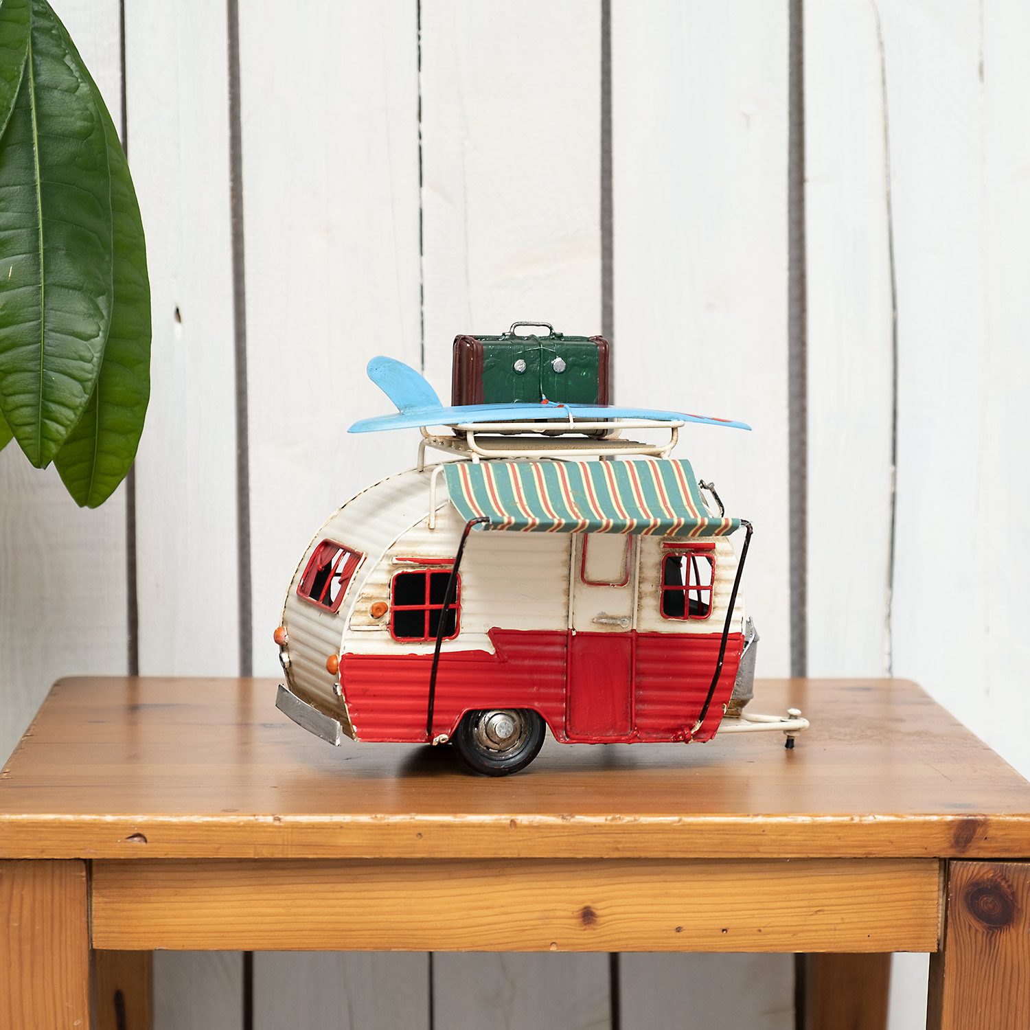 Moritz Dekofigur Blech Wohnwagen rot / weiß Retro, Polyresin Figuren Deko G günstig online kaufen