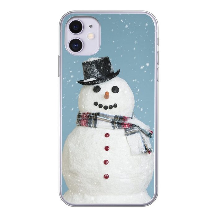 MuchoWow Handyhülle Ein glücklicher Schneemann zu Weihnachten mit einem hellblauen Handyhülle Apple iPhone 11 Smartphone-Bumper Print Handy