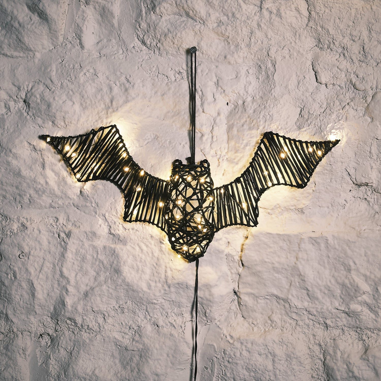 Lights4fun LED Dekofigur 43cm LED Rattan Fledermaus Batbara – Bild 2 von 4