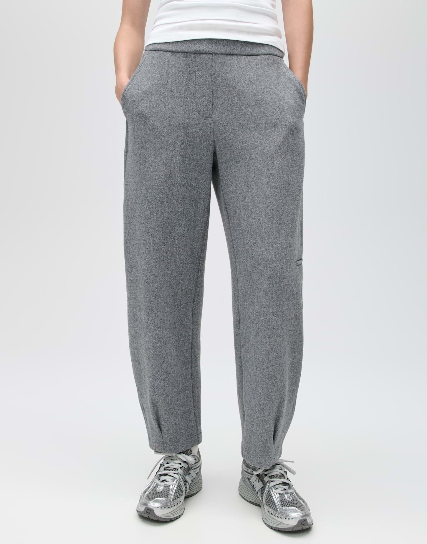OPUS Sweathose Myha club cozy aus Sweatware mit weichem Griff Ovale Beinform mit schrägen Eingrifftaschen für lässigen Komfort