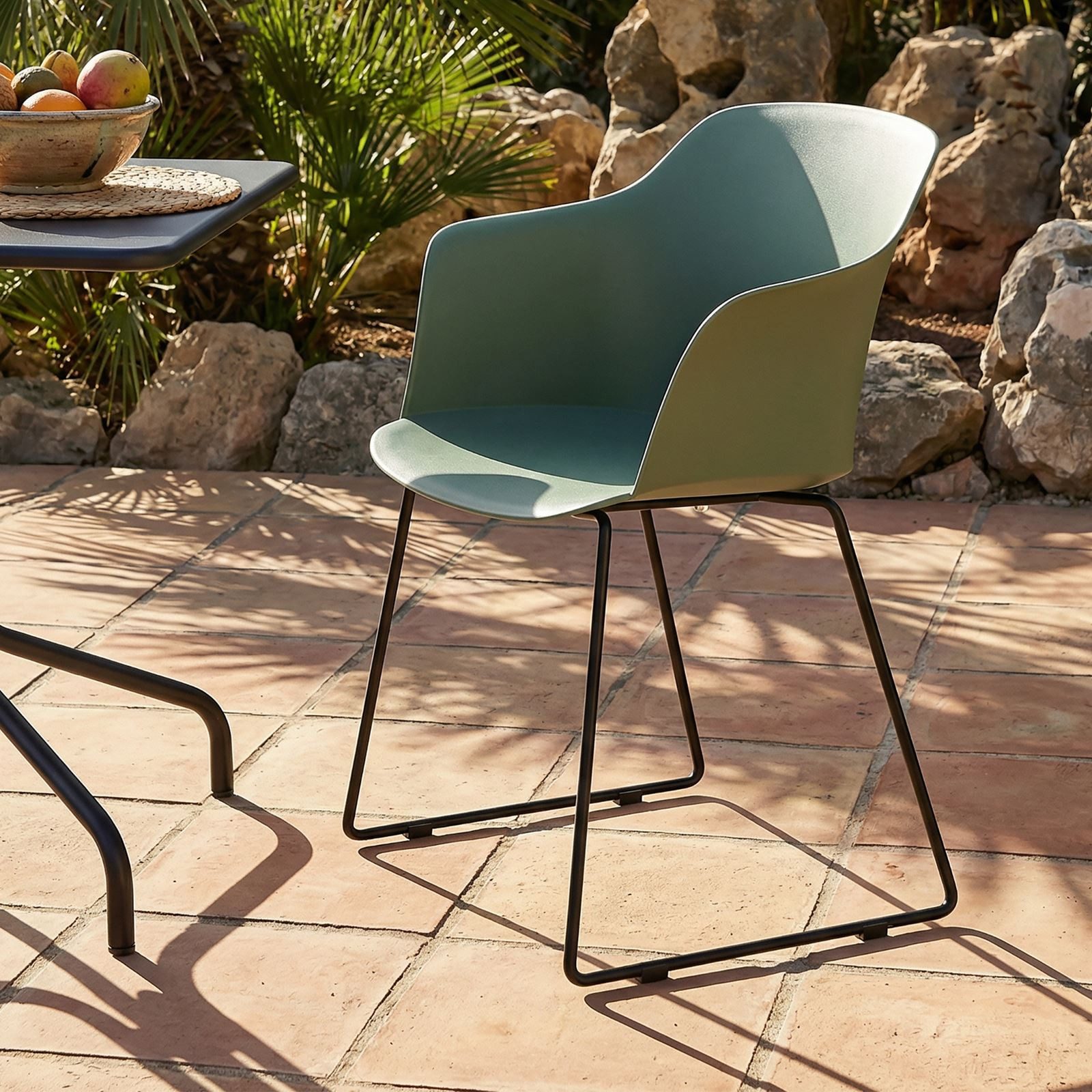 IDIMEX Gartenstuhl FORO (4 St), Outdoor Schalenstühle 4er Set UV-beständig mit Metallbeinen Grün