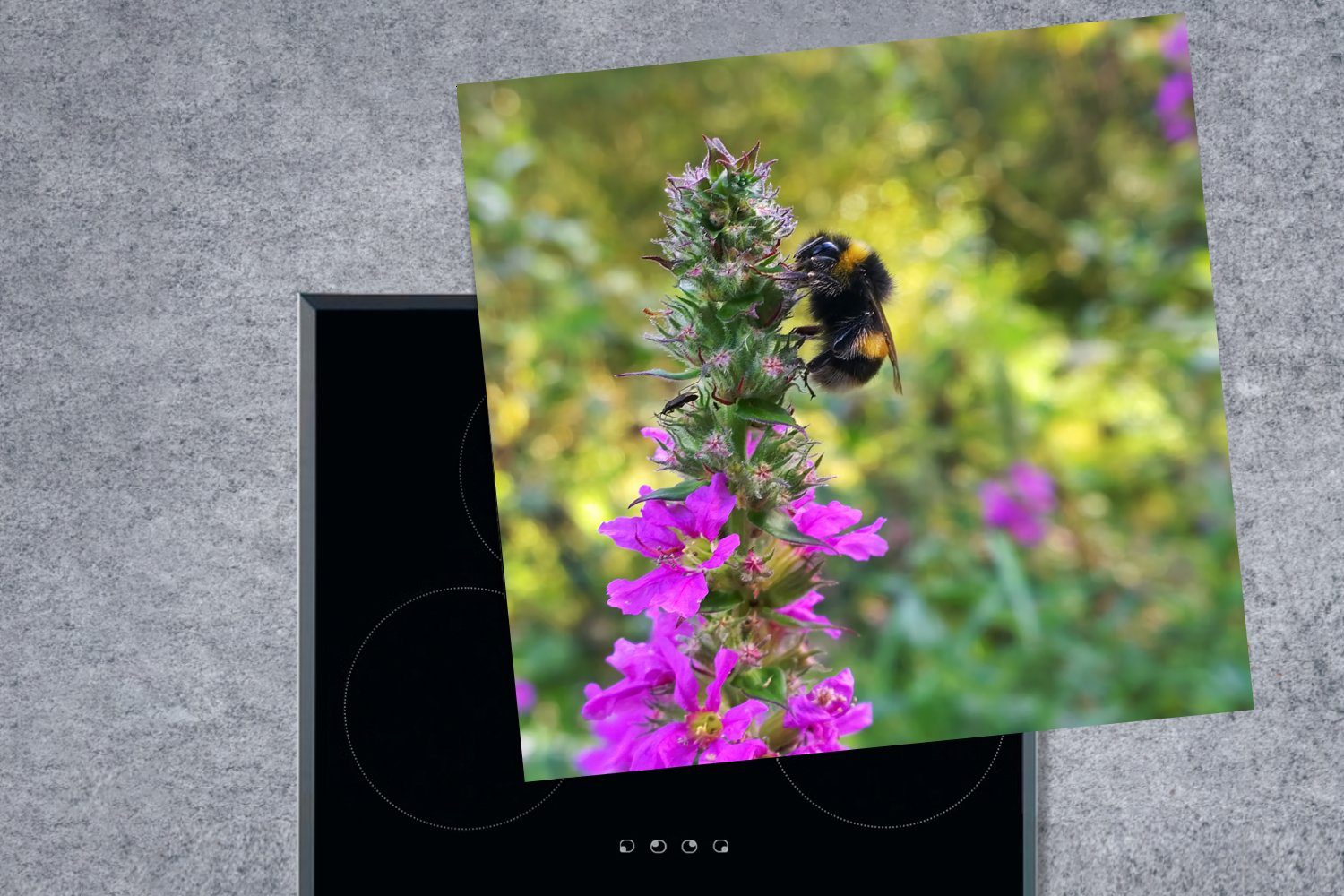 MuchoWow Herdblende-/Abdeckplatte Hummel inmitten tlg), Wildblumen, Arbeitsplatte für (1 cm, küche Ceranfeldabdeckung, der Vinyl, 78x78