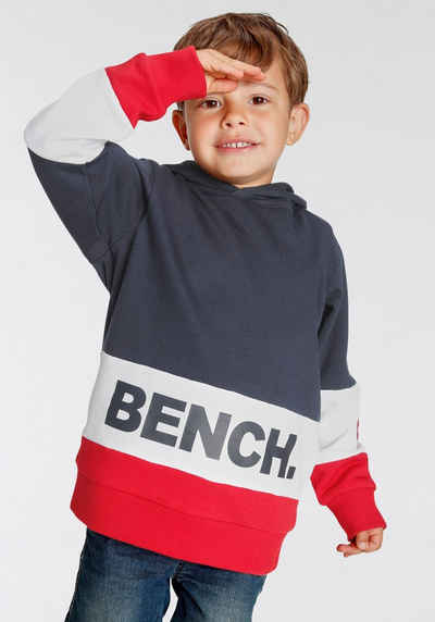 Bench. Kapuzensweatshirt im Colorblock-Design mit Logo-Drucken