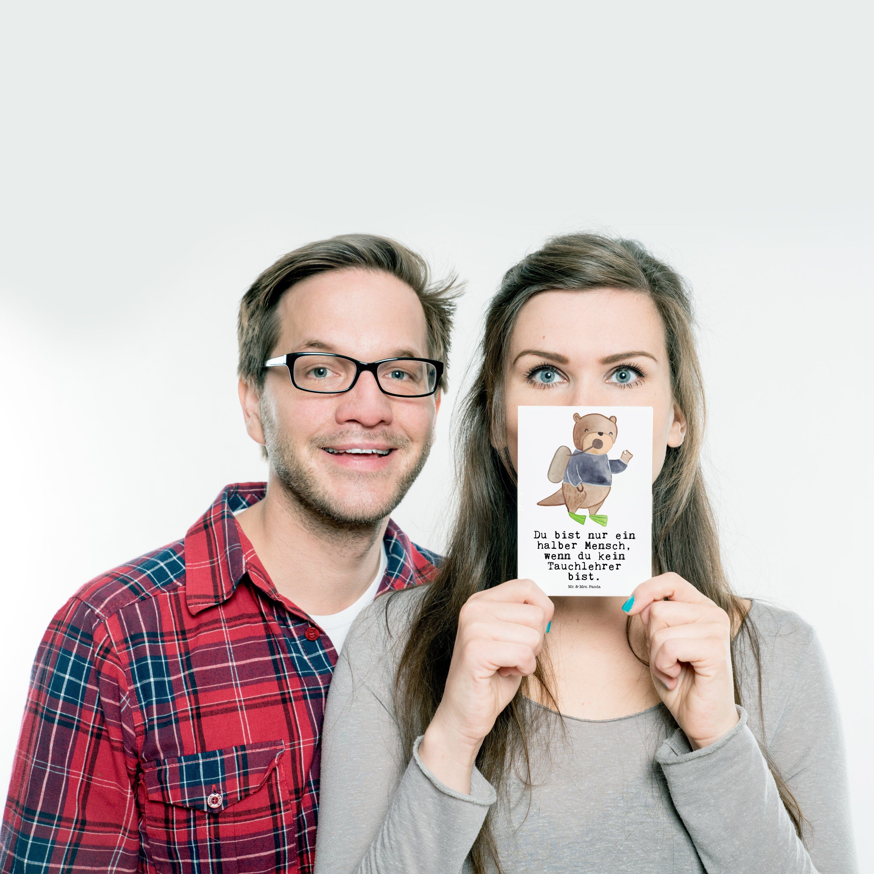 Mr. & Mrs. Ansichtskarte, Weiß - Grußkarte, Panda - Geschenk, Dan Herz Postkarte mit Tauchlehrer