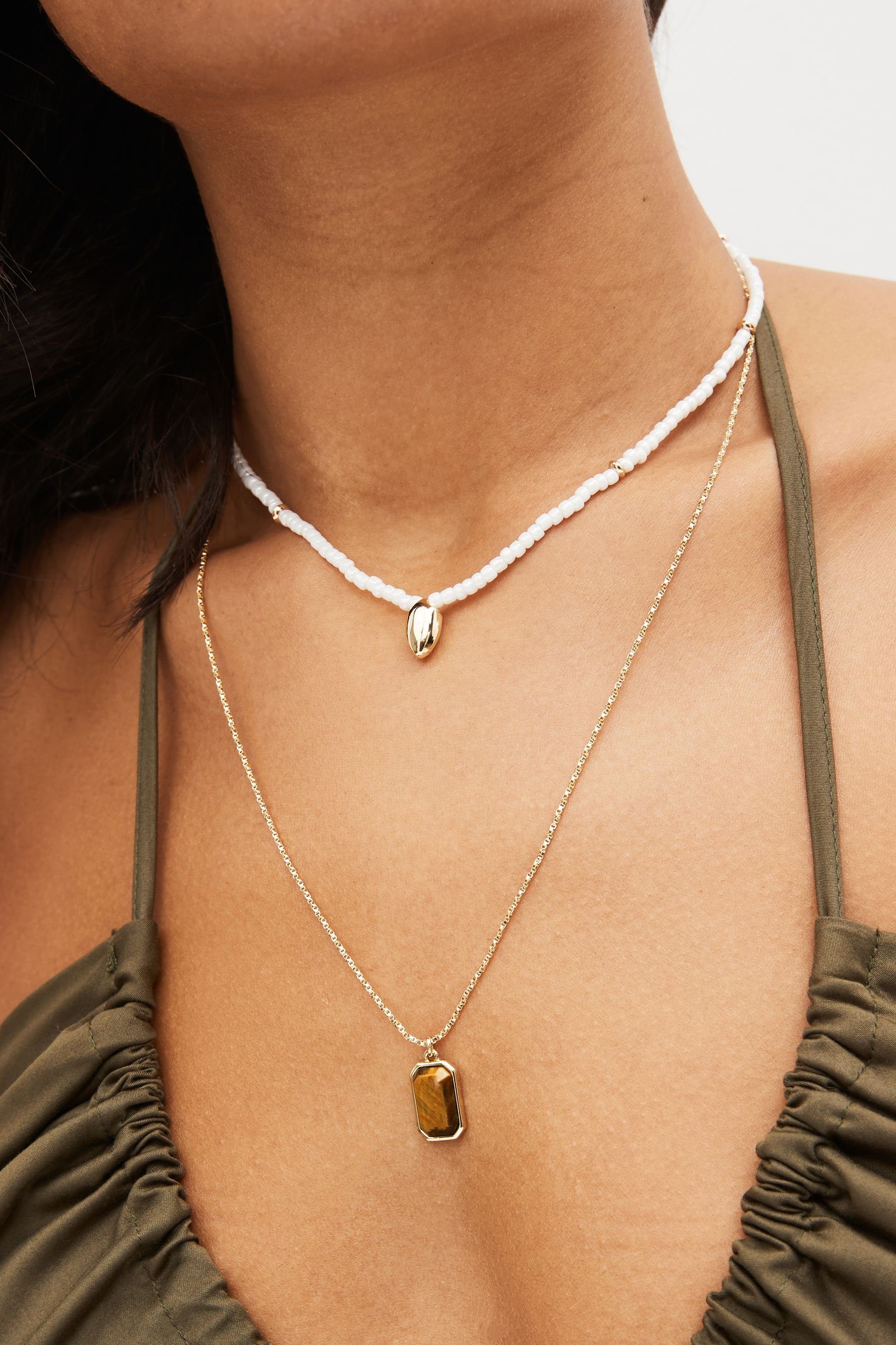 NEXT Kette mit Anhänger Zweilagige Kette mit Perlen aus Recycle-Metall 1-tlg mehr