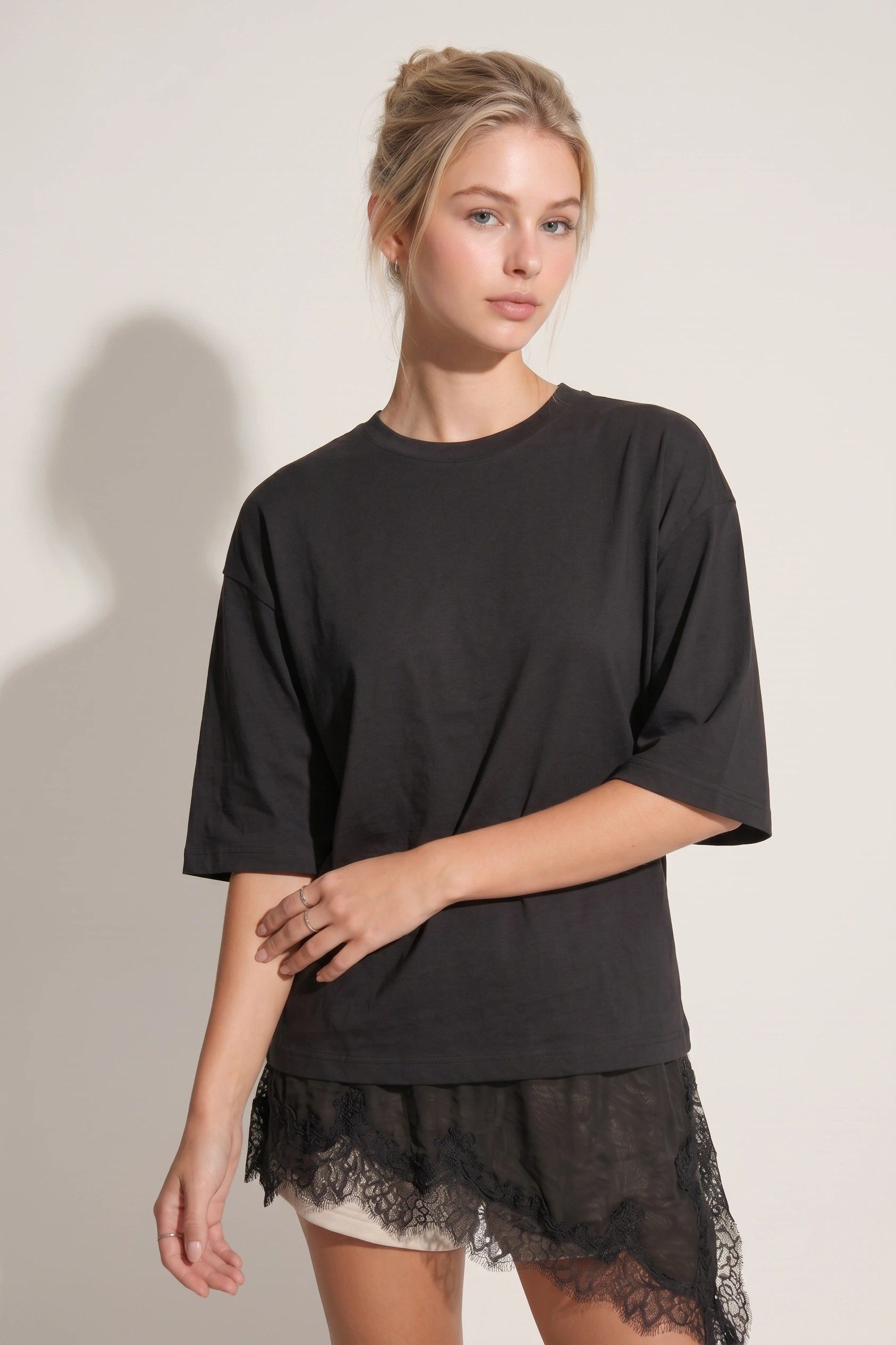 T-Shirt Oversized asymmetrisches T-Shirt mit Spitze