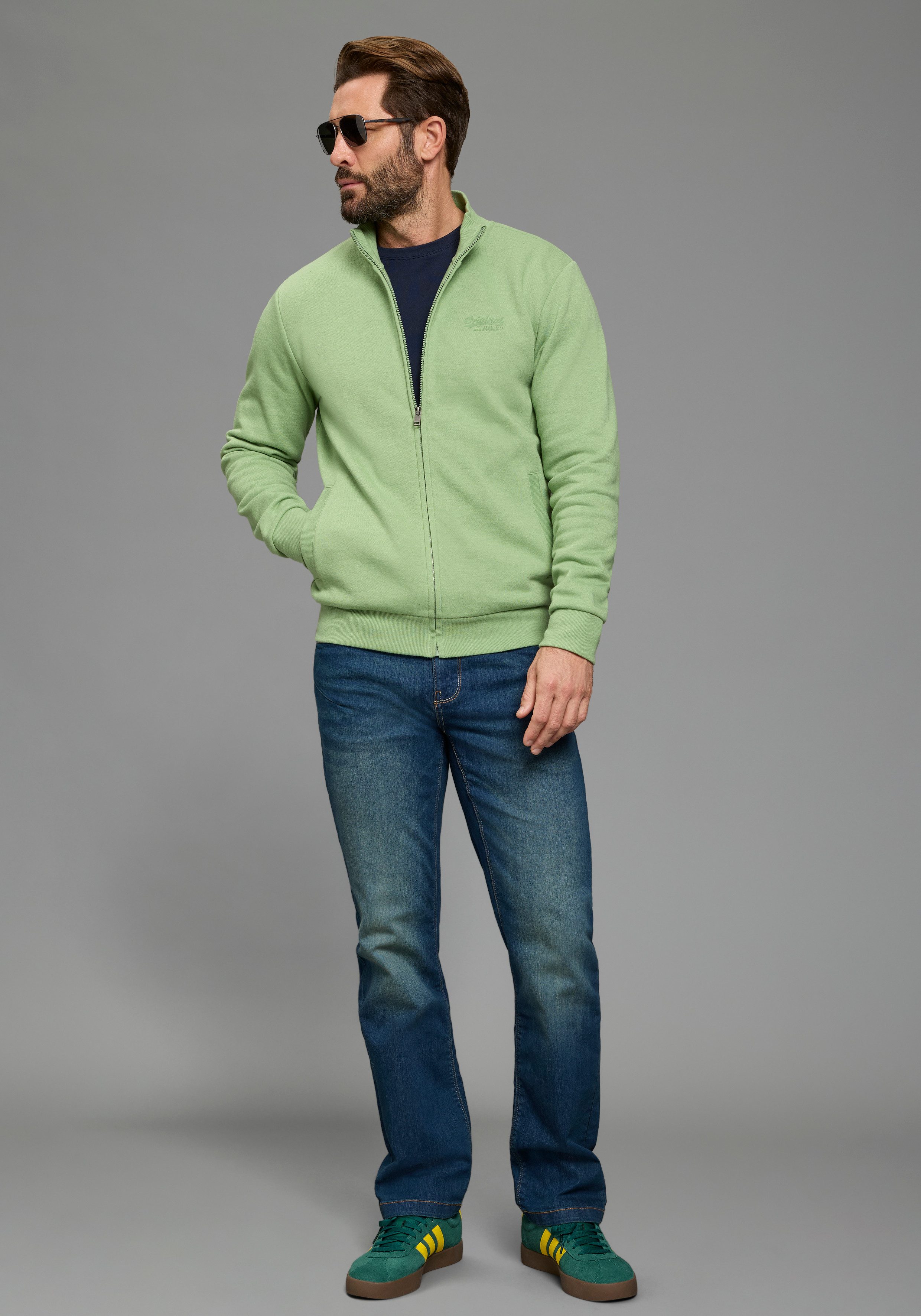Man's World Sweatjacke Stehkragen und dezentem Logodruck – Bild 4 von 5