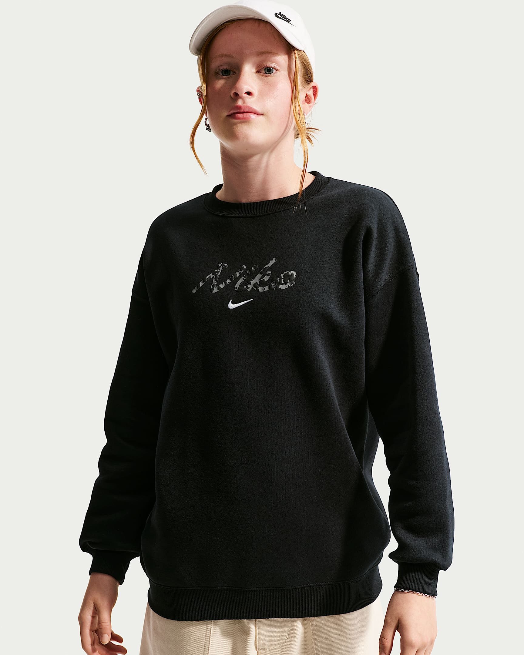 Nike Sportswear Sweatshirt G NSW STDIO FLC OVRSZD CRW AOP mit Rundhalsausschnitt, aus angerauter Sweatware