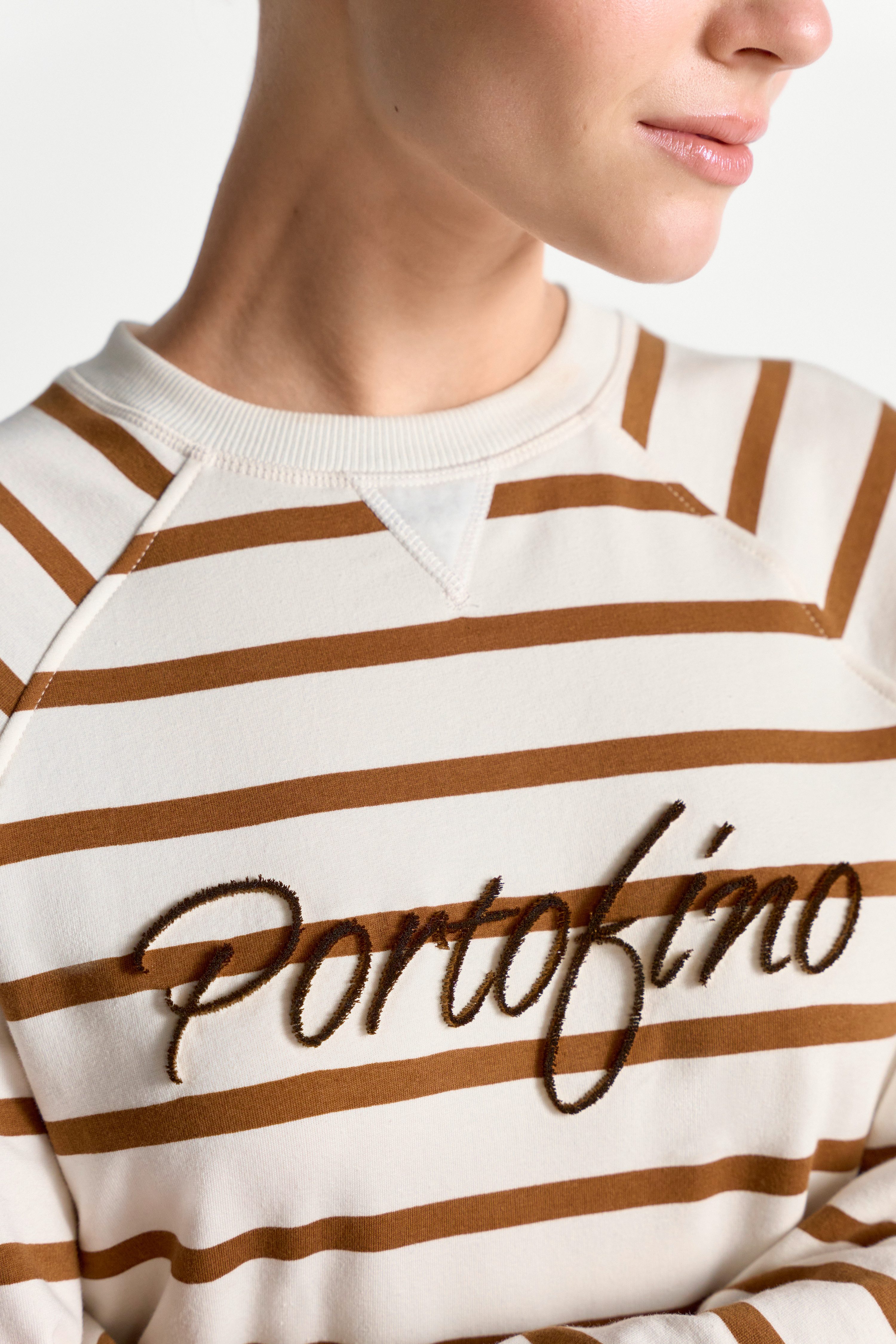 RICHROYAL Sweatshirt tolle Applikation, Raglanärmel, gewellte Kanten günstig online kaufen