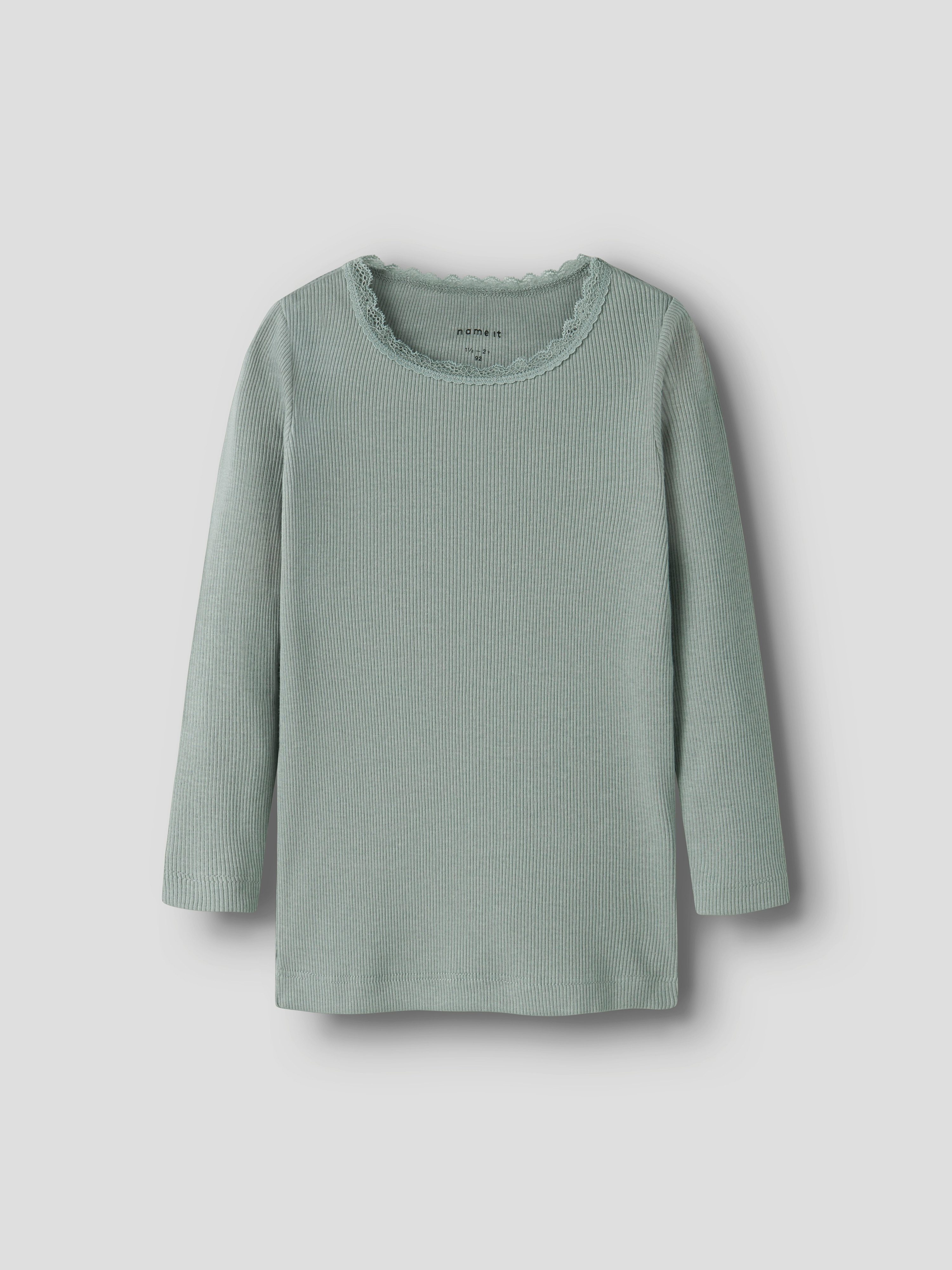 Name It Langarmshirt NMFKAB LS TOP NOOS in Feinripp und mit süßer Spitzenkante am Ausschnitt