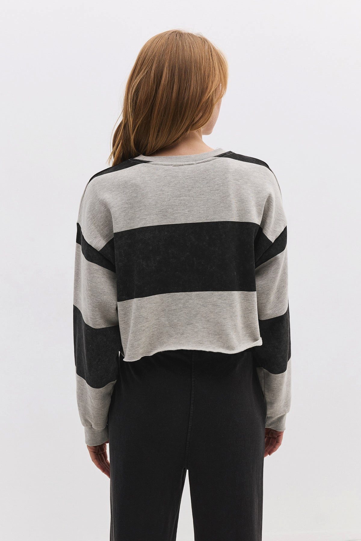 No Matter What Kapuzensweatshirt Gestreiftes Crop-Sweatshirt – Bild 5 von 5