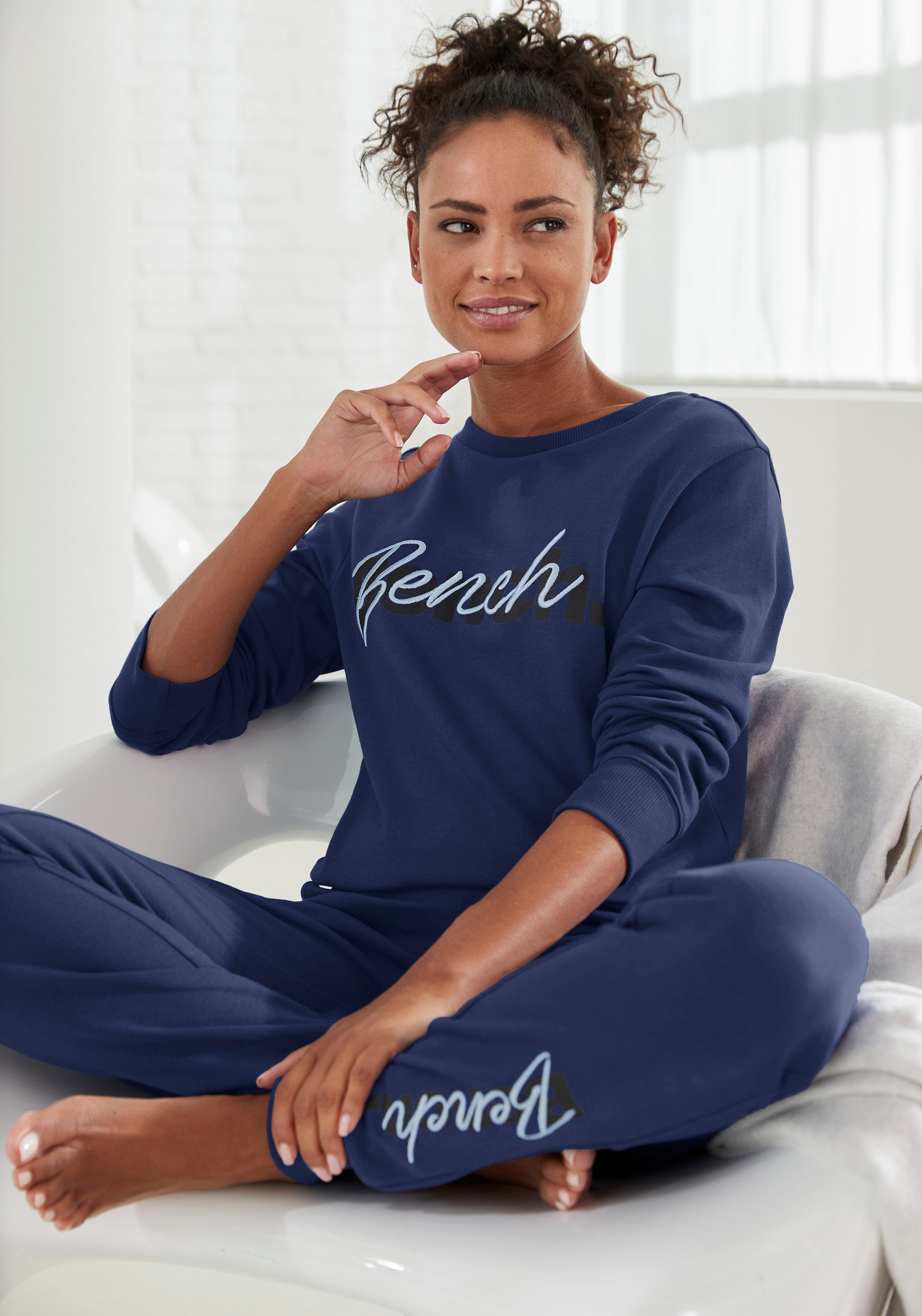 Bench. Loungewear Sweatshirt mit Logodruck und Stickerei, Loungeanzug