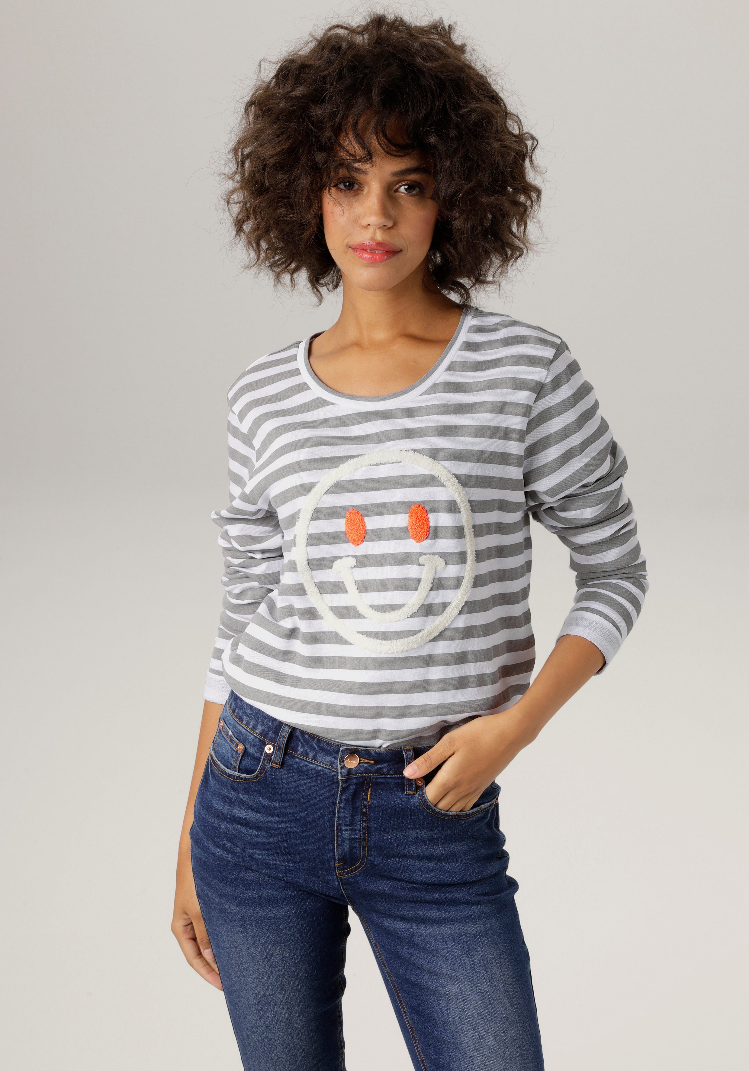 Aniston CASUAL Sweatshirt mit fröhlicher Smiley-Applikation hellgrau-weiß-wollweiß-orange