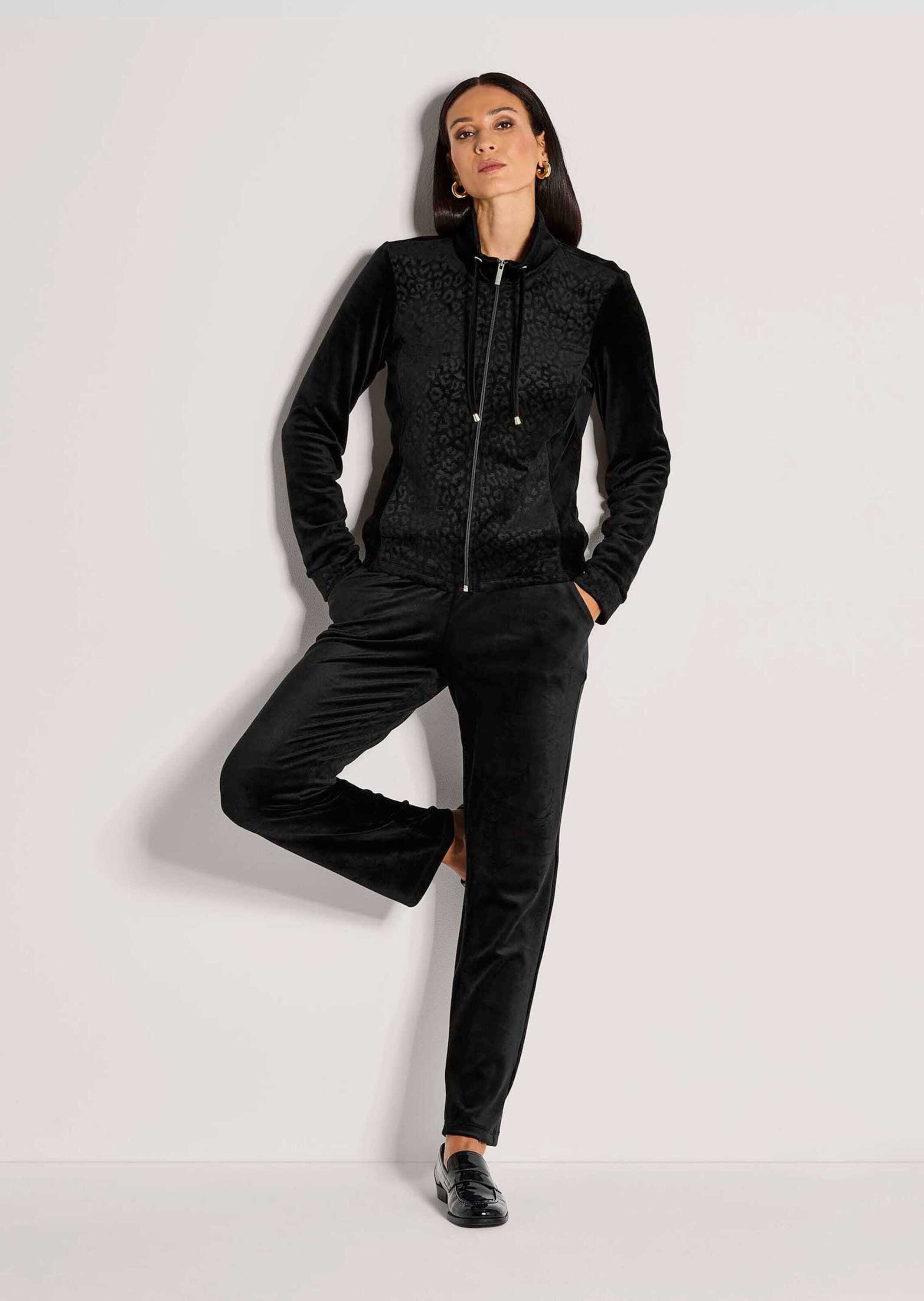 MADELEINE Outdoorjacke Flauschige Nickijacke mit Reißverschluss Sportive Jacke mit Stehkragen und Taschen