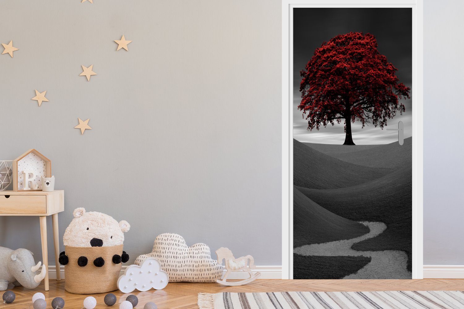 MuchoWow Schwarz-Weiß-Foto St), Baum, cm Türtapete Tür, (1 roten für Matt, 75x205 mit Türaufkleber, bedruckt, einem Fototapete