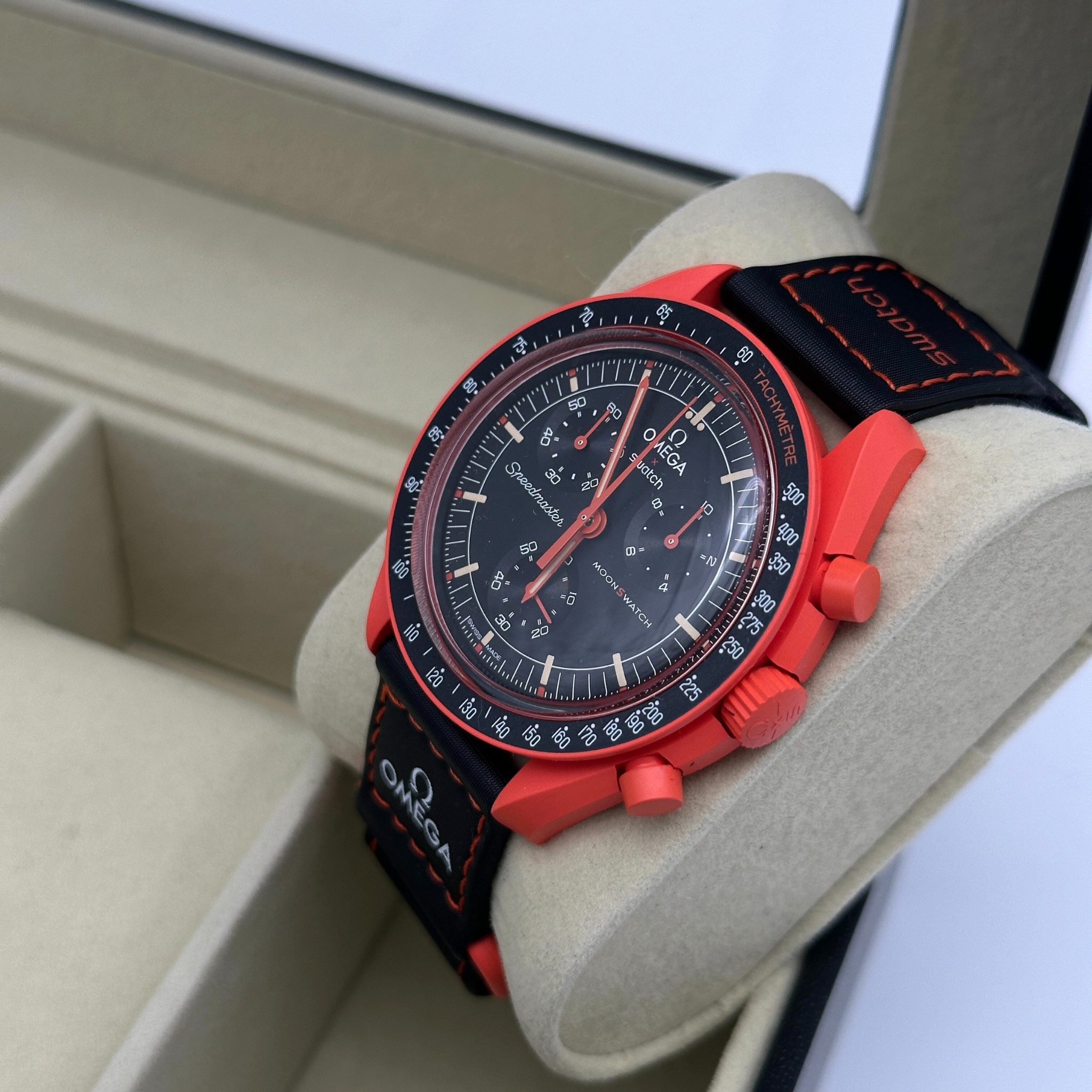 Swatch Chronograph Swatch Omega Moonswatch Mission on Earth Lava SO33O100 Mission on Earth Lava, Moonswatch