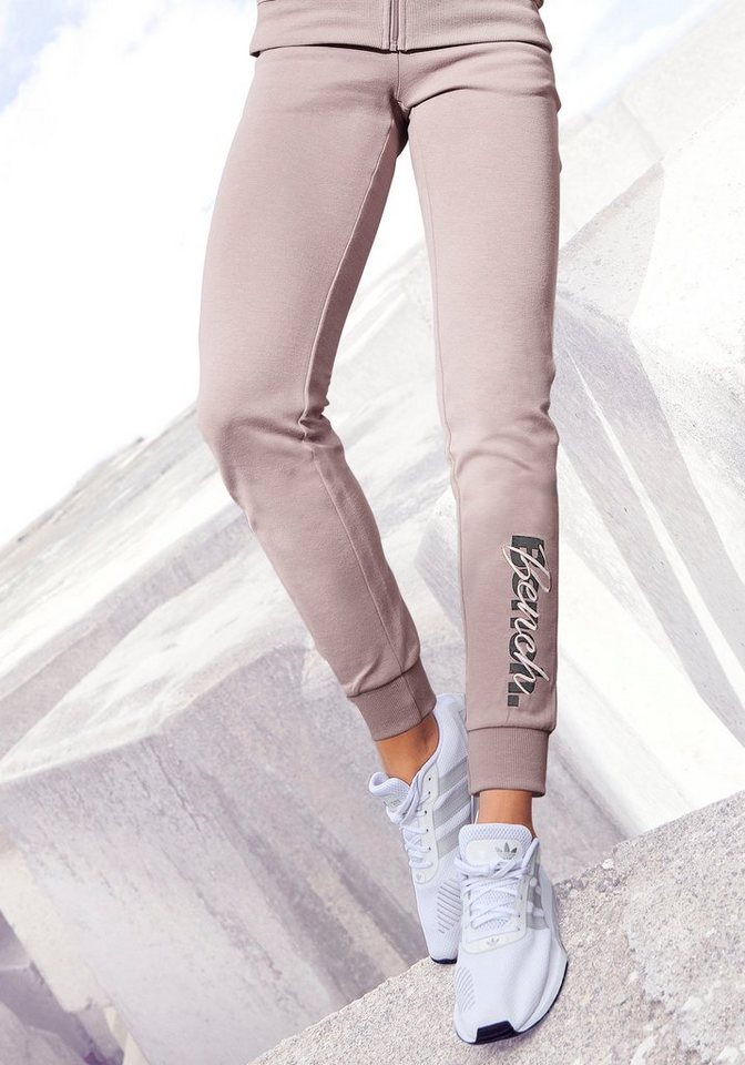 Bench. Sweatpants mit Logodruck und Stickerei › rosa  - Onlineshop OTTO