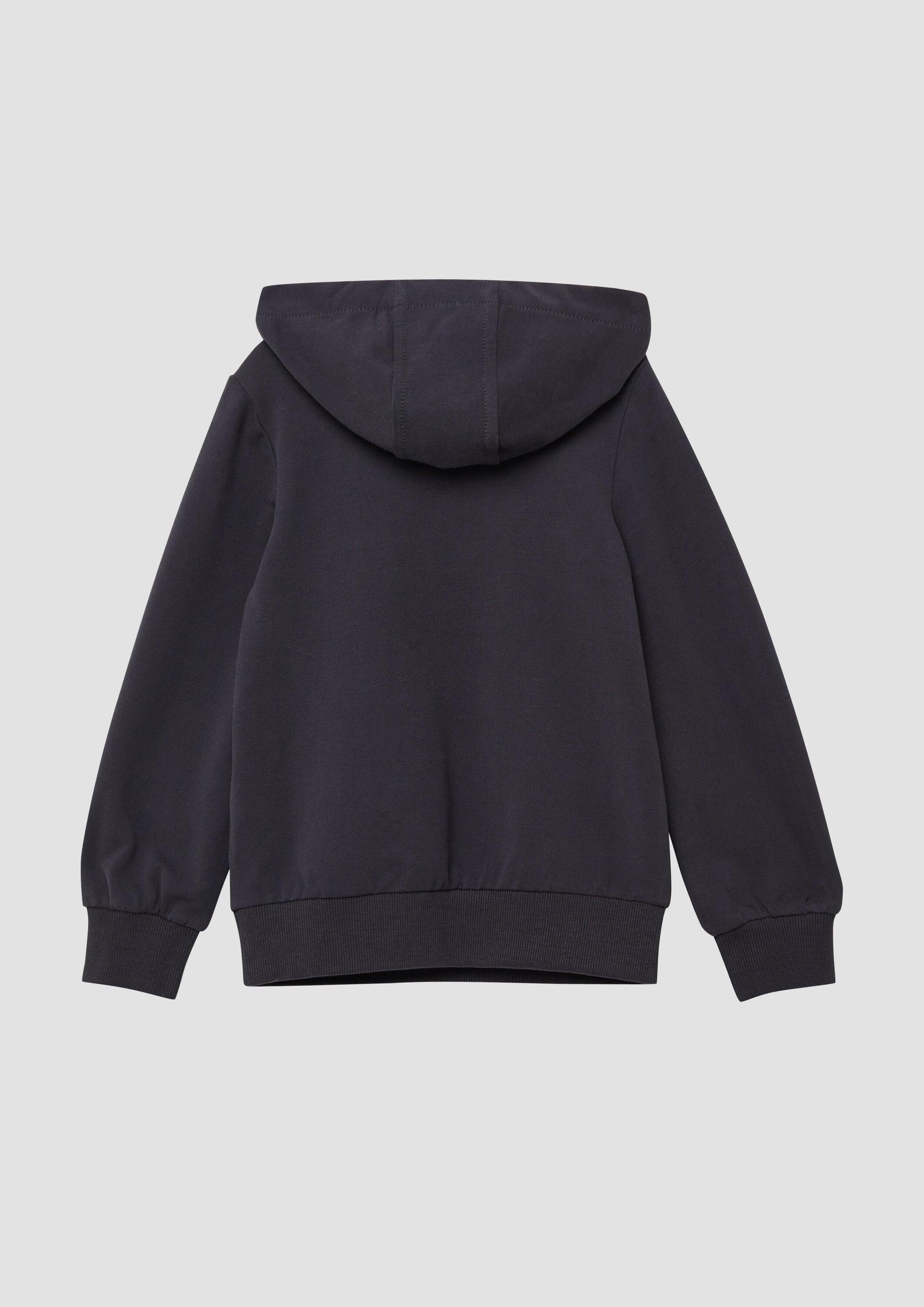 s.Oliver Sweatshirt Sweatshirt Hoodie mit Glitzer-Frontprint und kuscheliger Innenseite – Bild 2 von 4