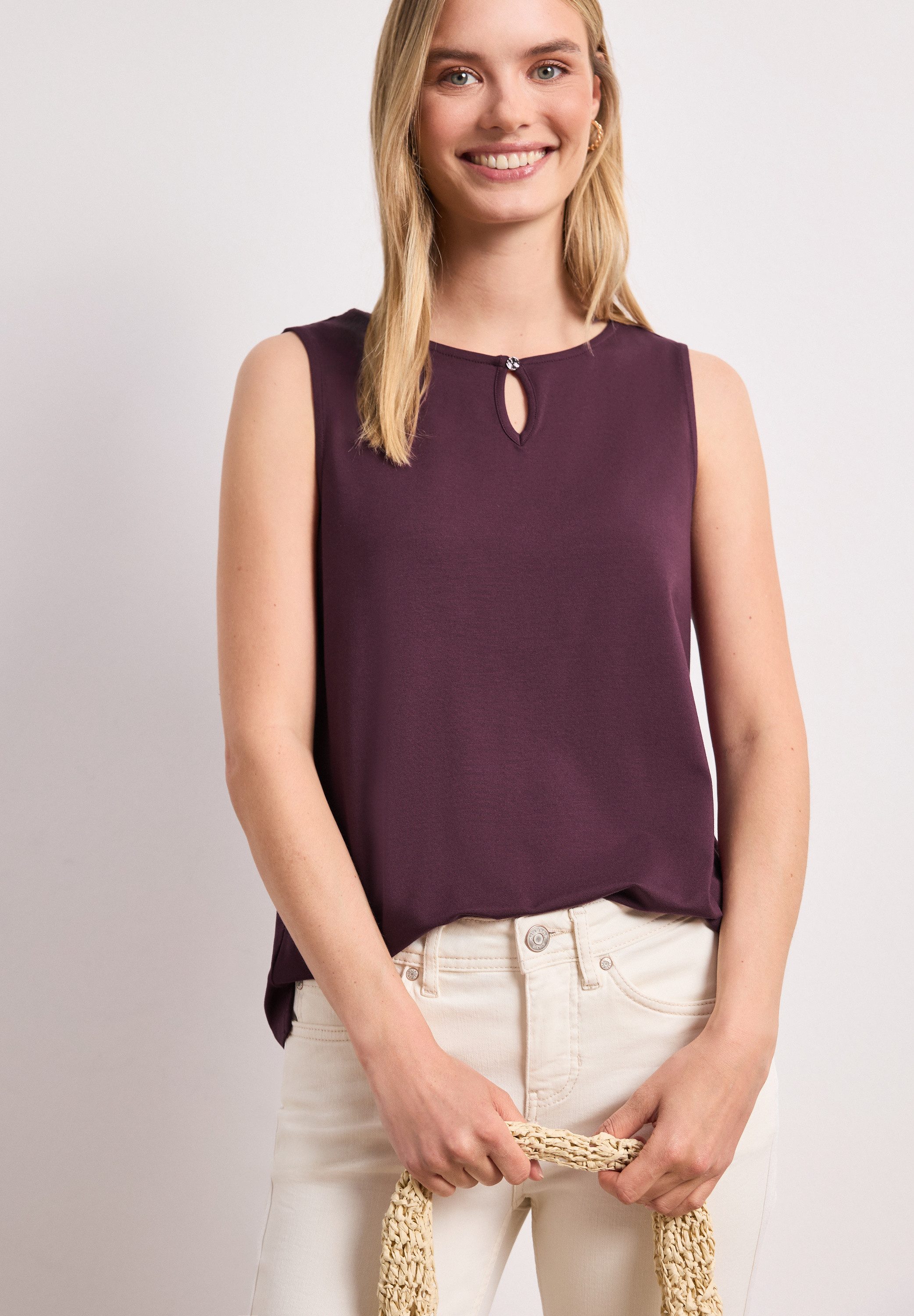 STREET ONE V-Shirt aus strecthigem Viskosematerial