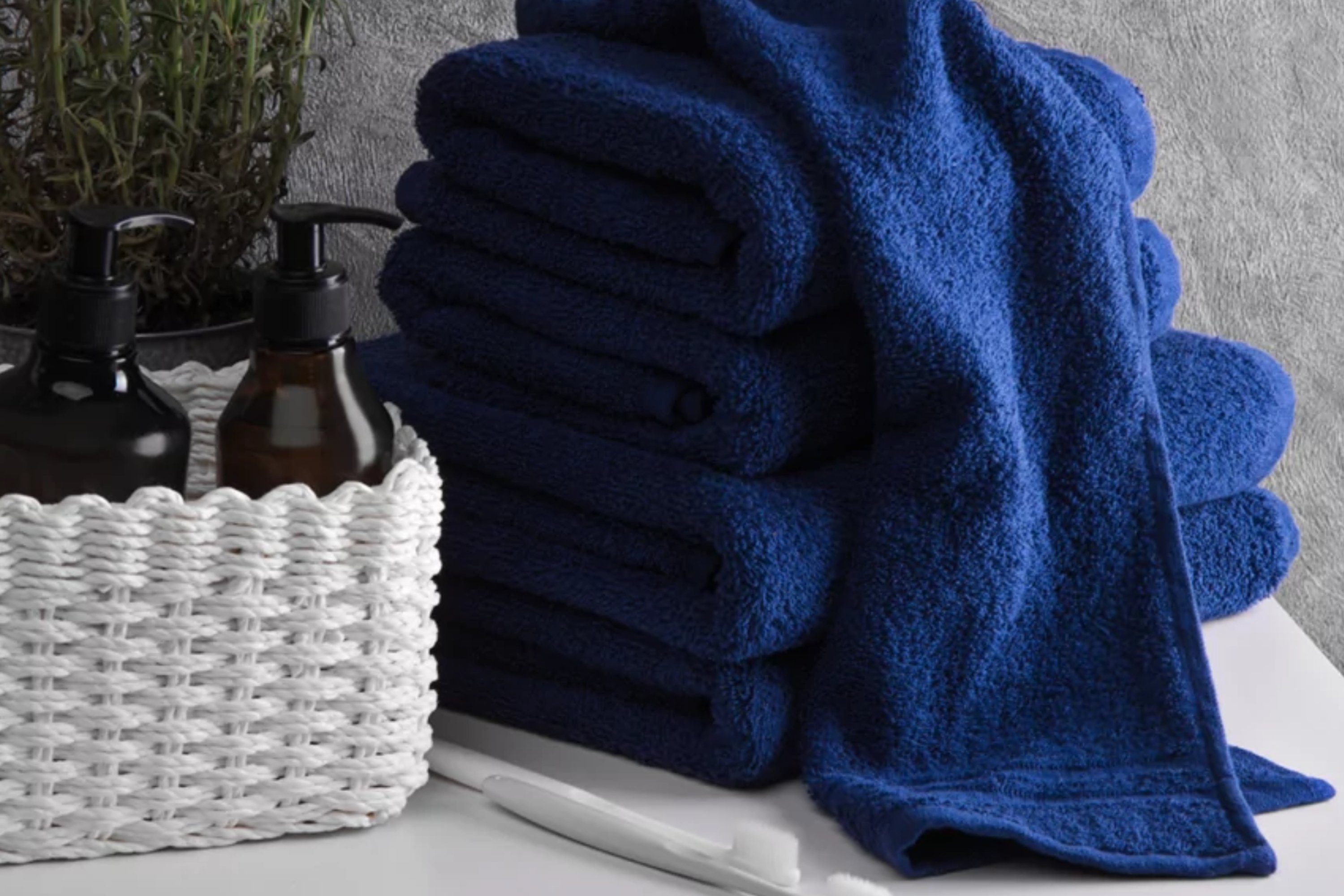 Set saugfähig, sehr Konsimo % 4-tlg), 2x Griff MANTEL Baumwolle, Duschtücher Handtücher, 2x marineblau Handtuch 100 (4 weich im teilig,