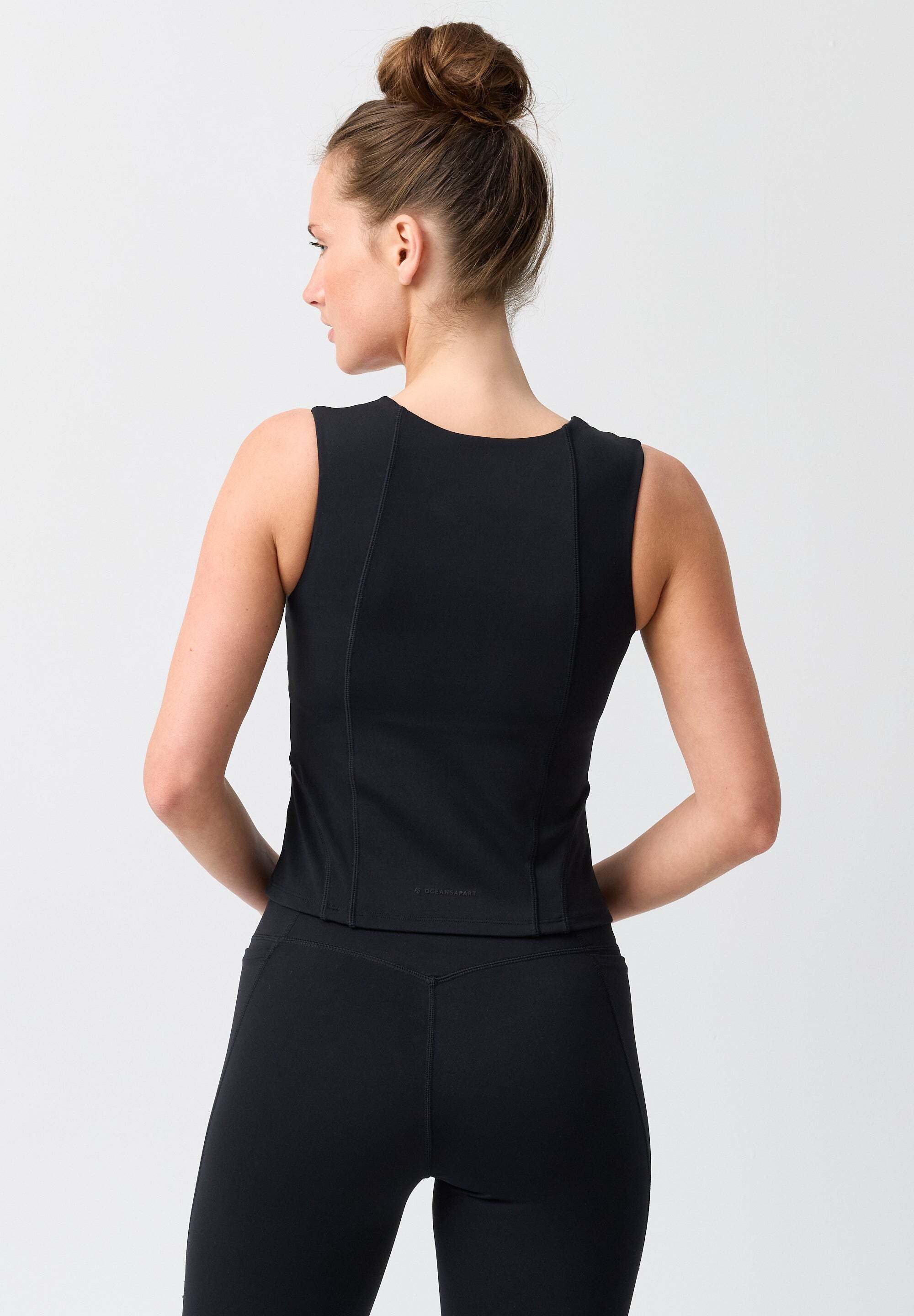 OCEANSAPART Sporttop Shania (0-tlg) mit femininem Ausschnitt und herausnehmbaren Cups