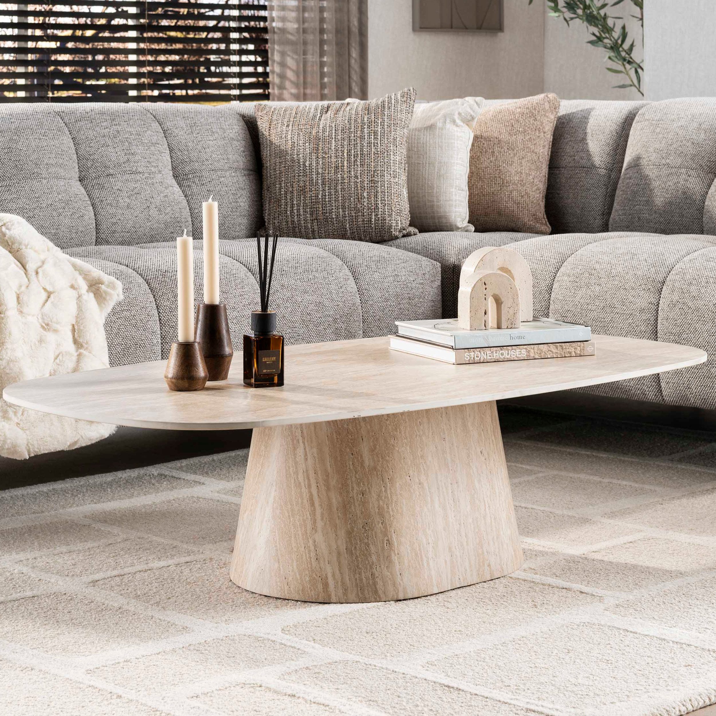 alesvelt Couchtisch CENTRO TRAVERTINO Dänisch-Ovaler Keramik-Couchtisch im Monolith-Design (1-Tisch), 135x70x35 cm Keramik, Travertin-Design